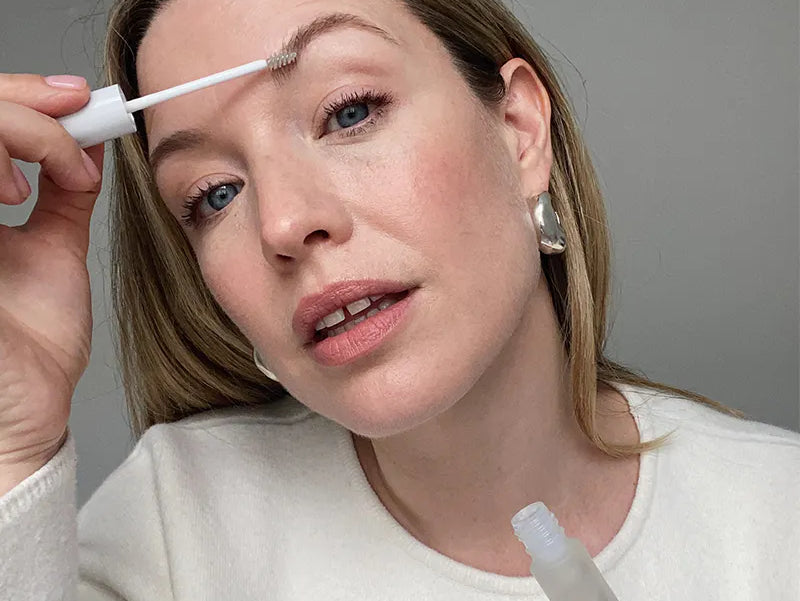 La routine sourcils Alexis Foreman