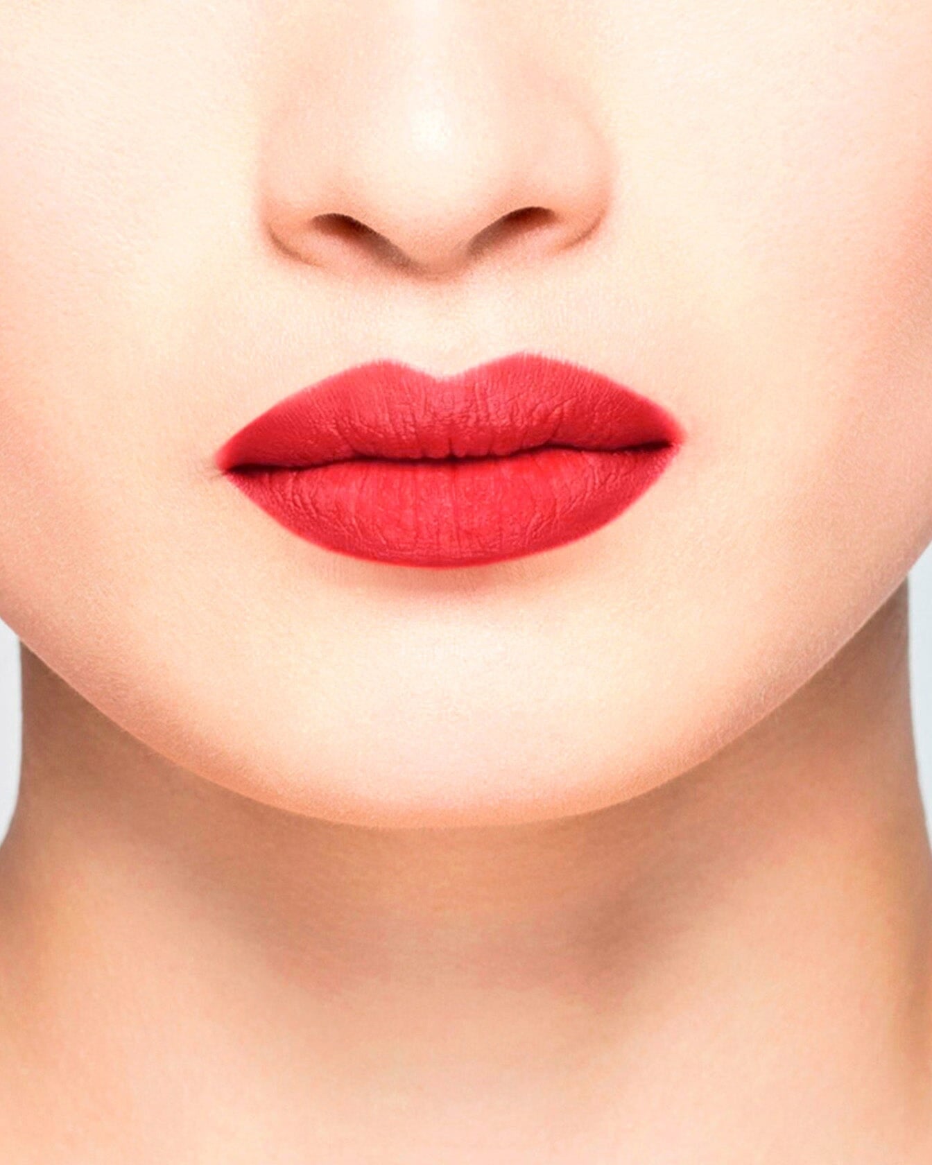 Coffret lèvres La Bouche Rouge Paris Le Rouge Montaigne avec rouge à lèvres élégant dans un coffret noir.