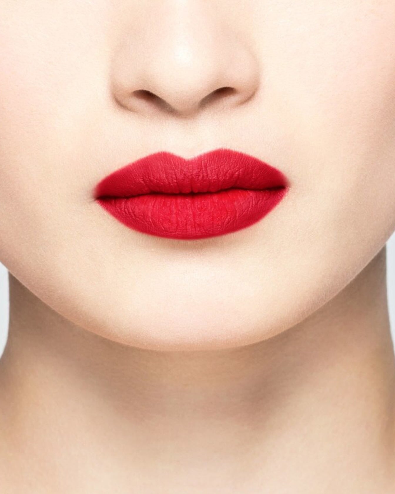 Rouge à lèvres La Bouche Rouge Paris 70America-Skin, finition mate, dans un tube élégant avec capuchon noir.