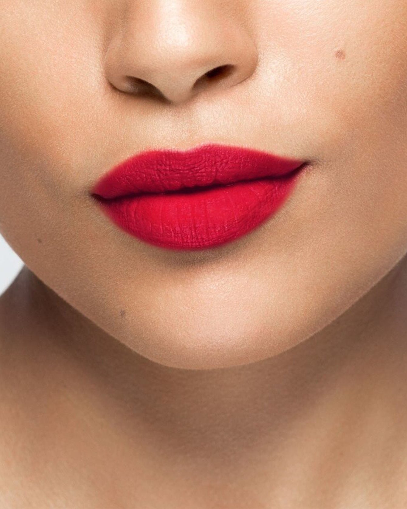 Rouge à lèvres La Bouche Rouge Paris 70America-Skin31, teinte nude avec fini mat, dans un tube élégant et sophistiqué.