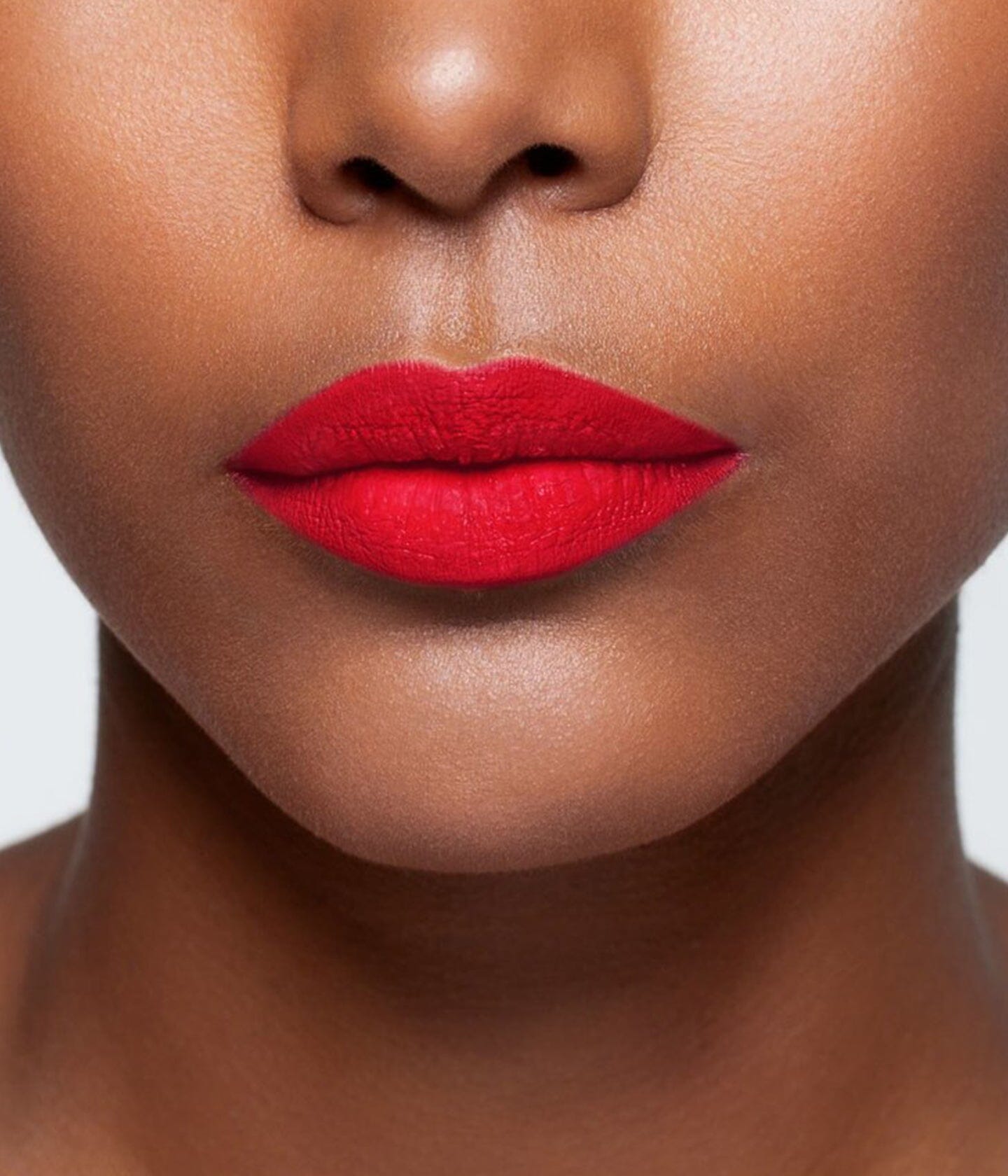 Rouge à lèvres La Bouche Rouge Paris couleur America Skin 41, fini naturel, en tube élégant, appliqué sur lèvres.
