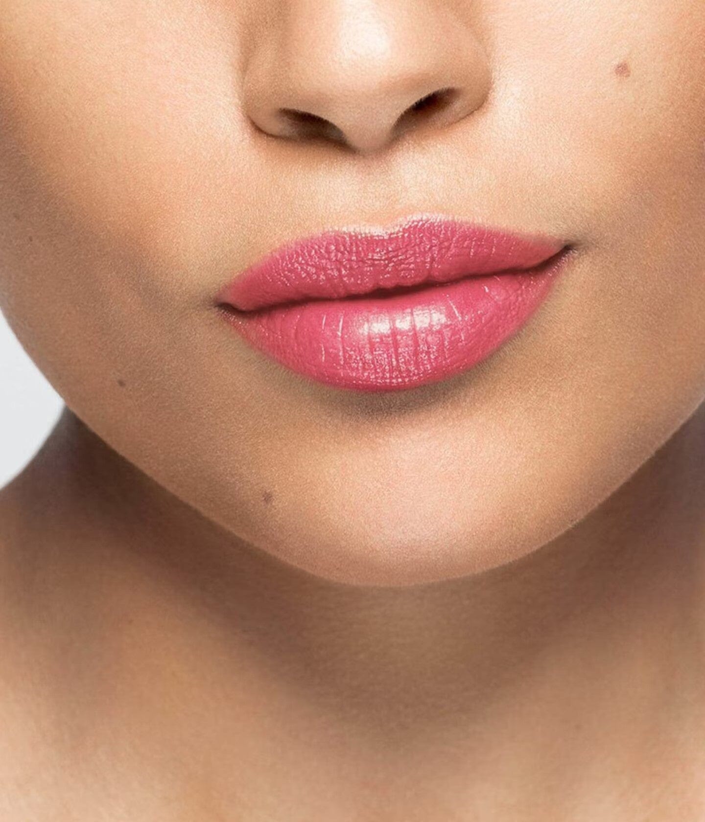 Rouge à lèvres La Bouche Rouge Paris couleur pink dégradée avec finition brillante, dans un tube élégant.