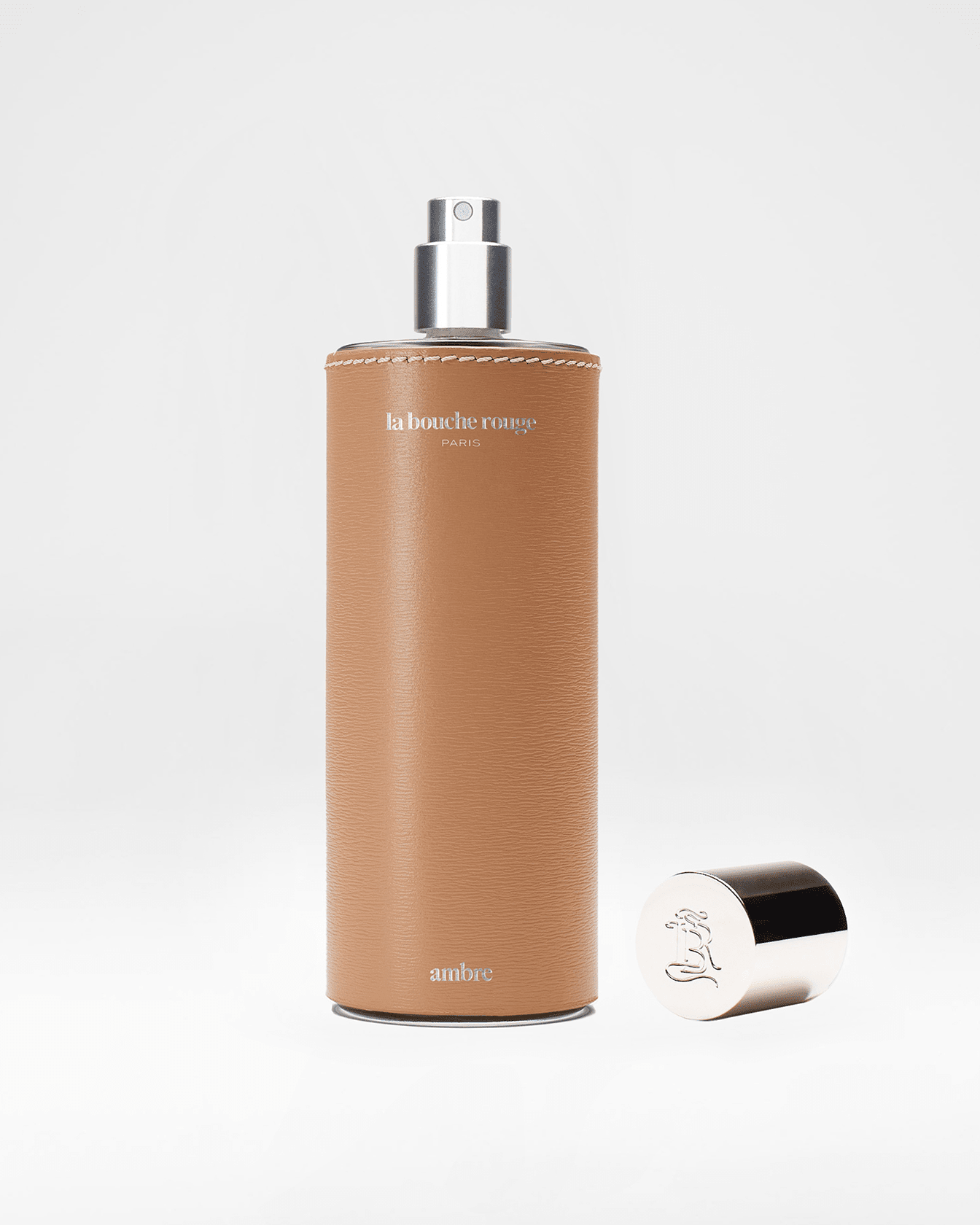 Flacon ouvert d'extrait de parfum Ambre La Bouche Rouge Paris, bouteille de 100ml avec bouchon doré et design élégant.