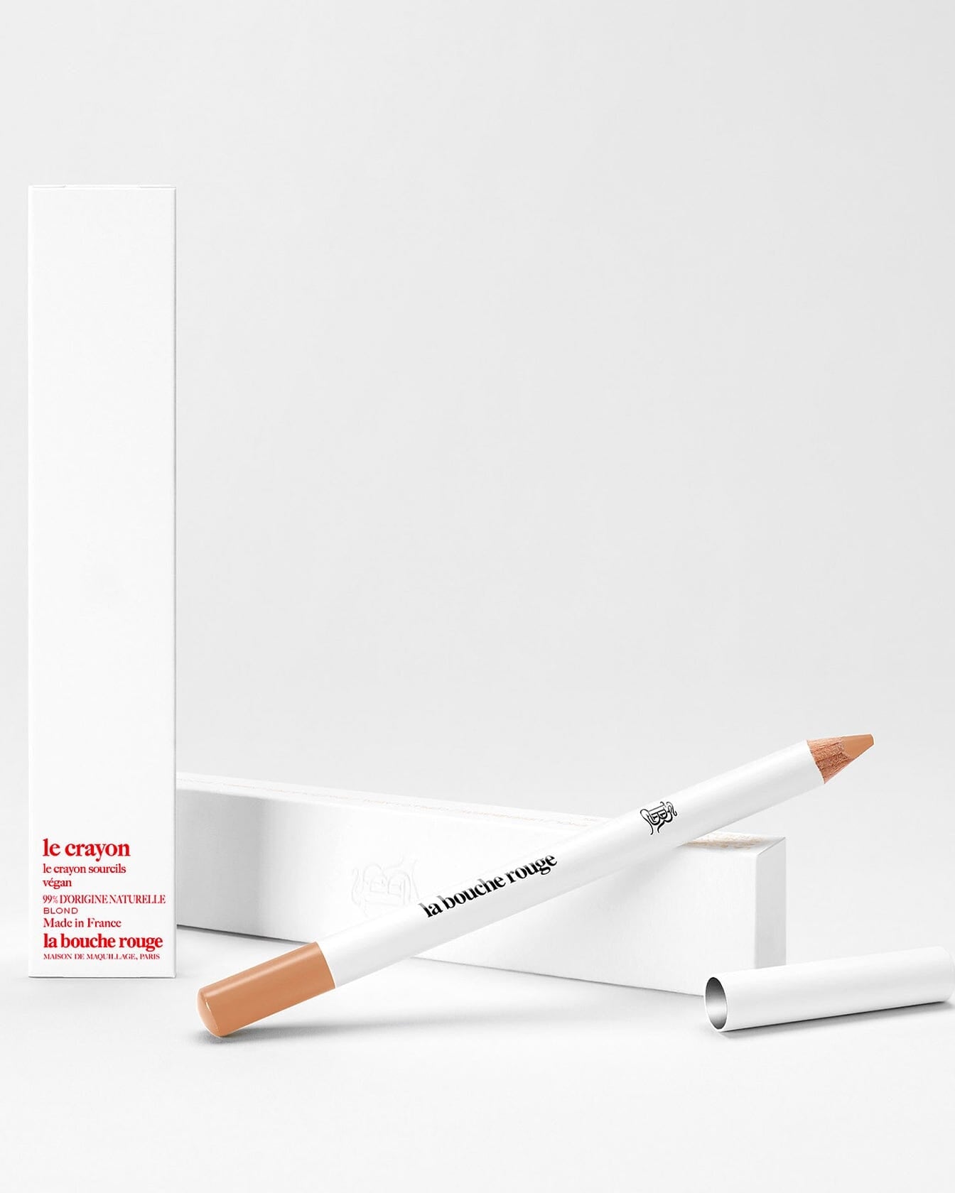 Crayon sourcils La Bouche Rouge Paris de couleur blond, outil pour définir et remplir les sourcils avec précision.