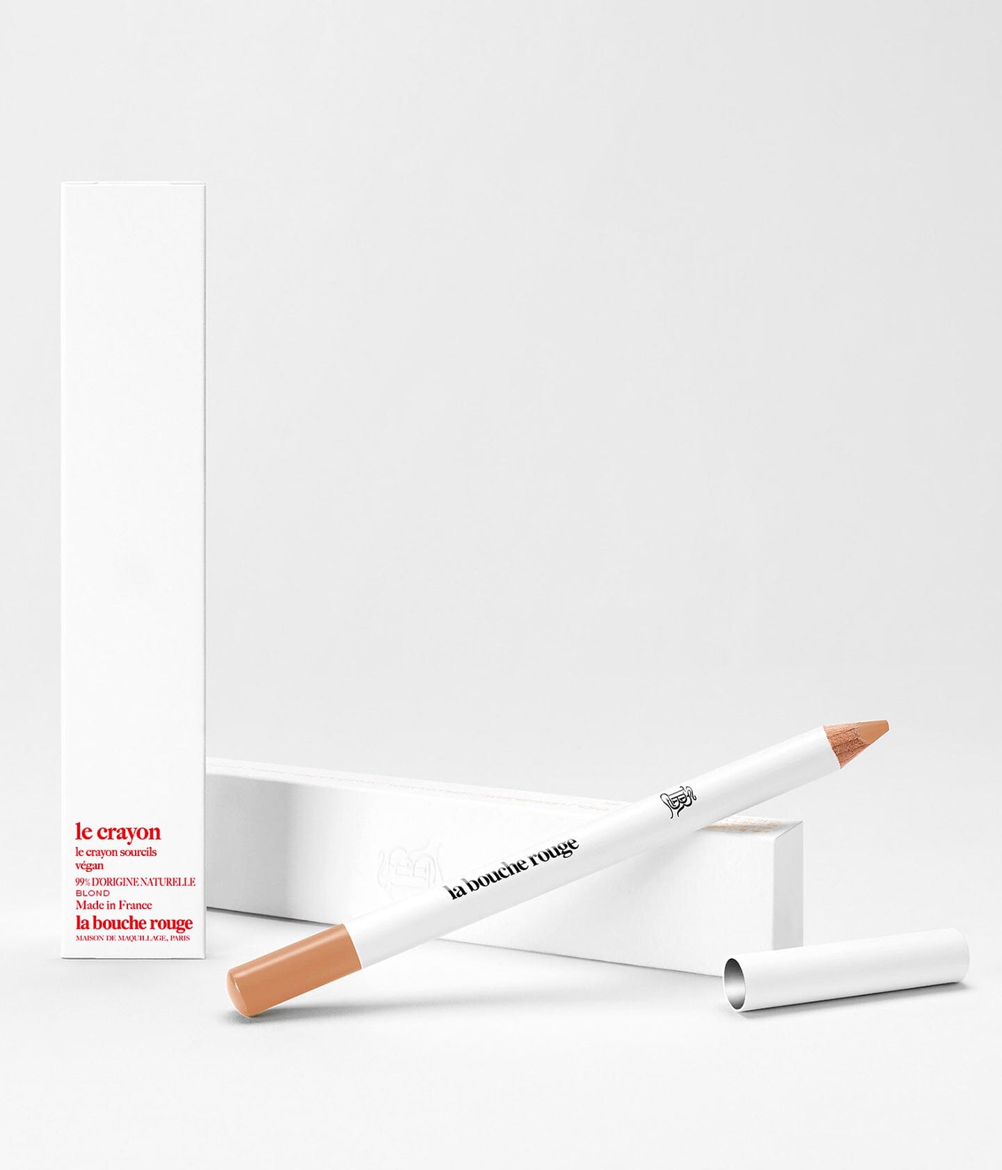 Crayon sourcils La Bouche Rouge Paris de couleur blond, outil pour définir et remplir les sourcils avec précision.