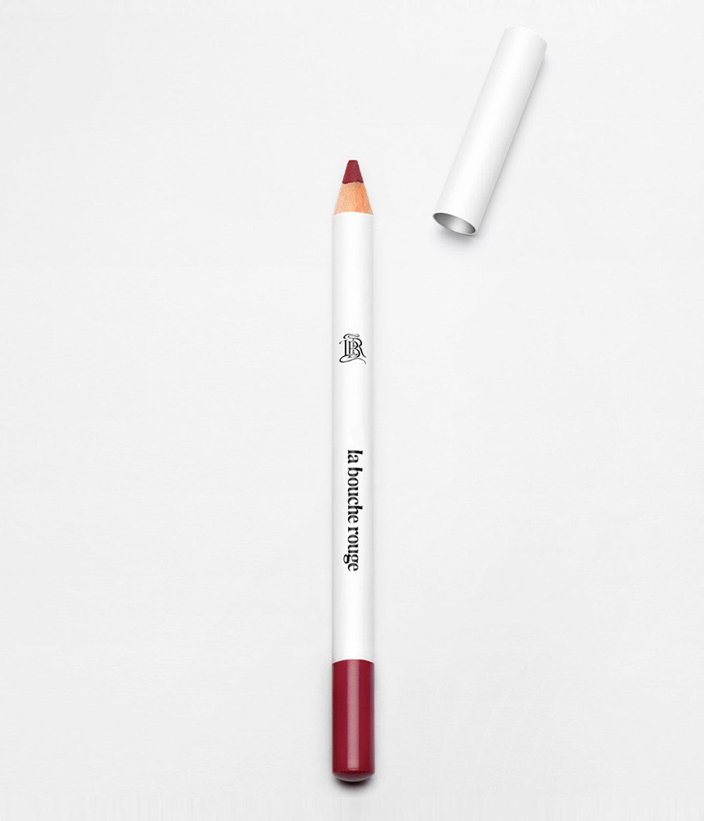 Crayon à lèvres Bordeaux de La Bouche Rouge Paris, stylo lèvres avec finition brillante, aperçu rapproché.