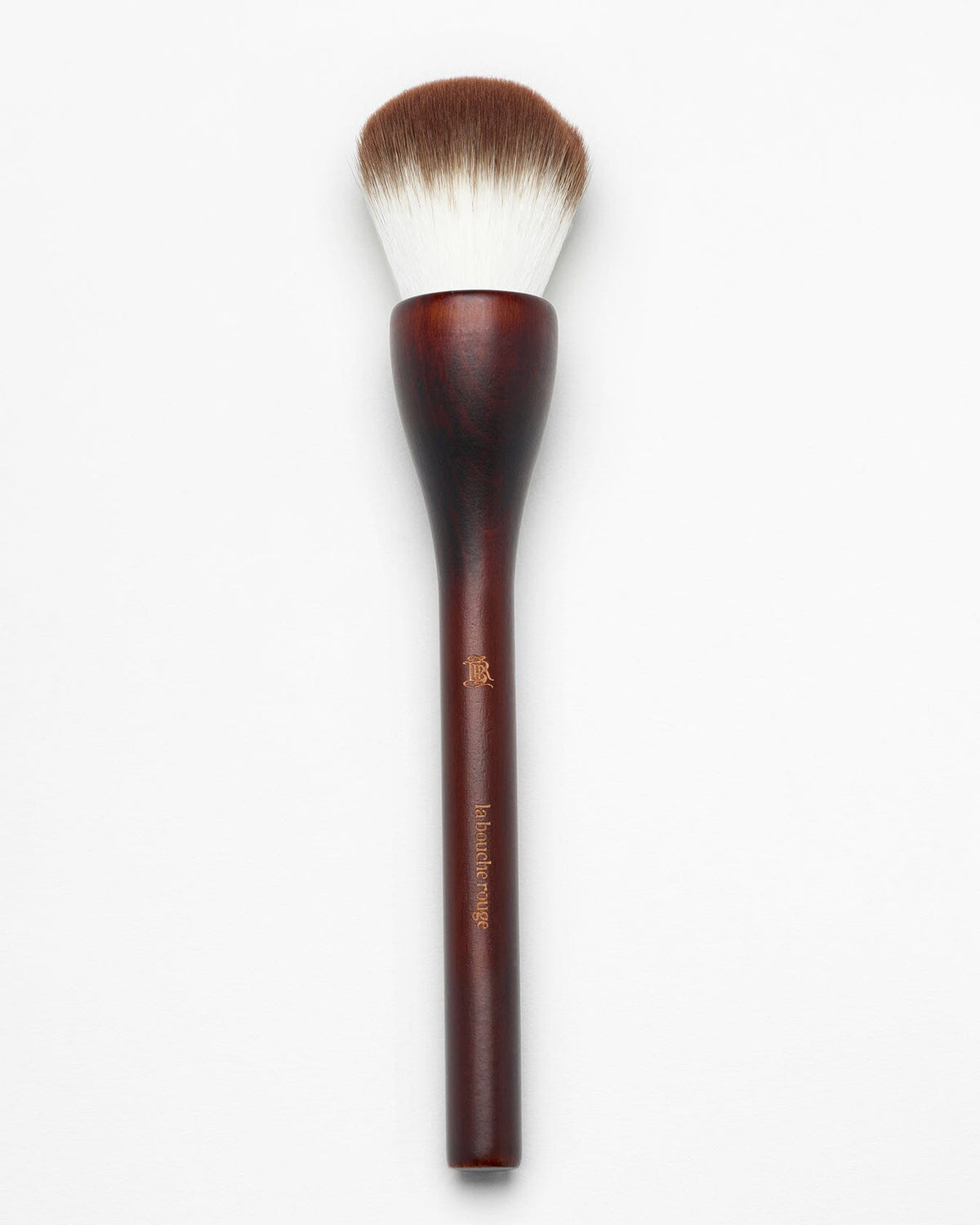 Pinceau à poudre La Bouche Rouge Paris pour le teint, avec poils doux et manche en bois, idéal pour appliquer la poudre.