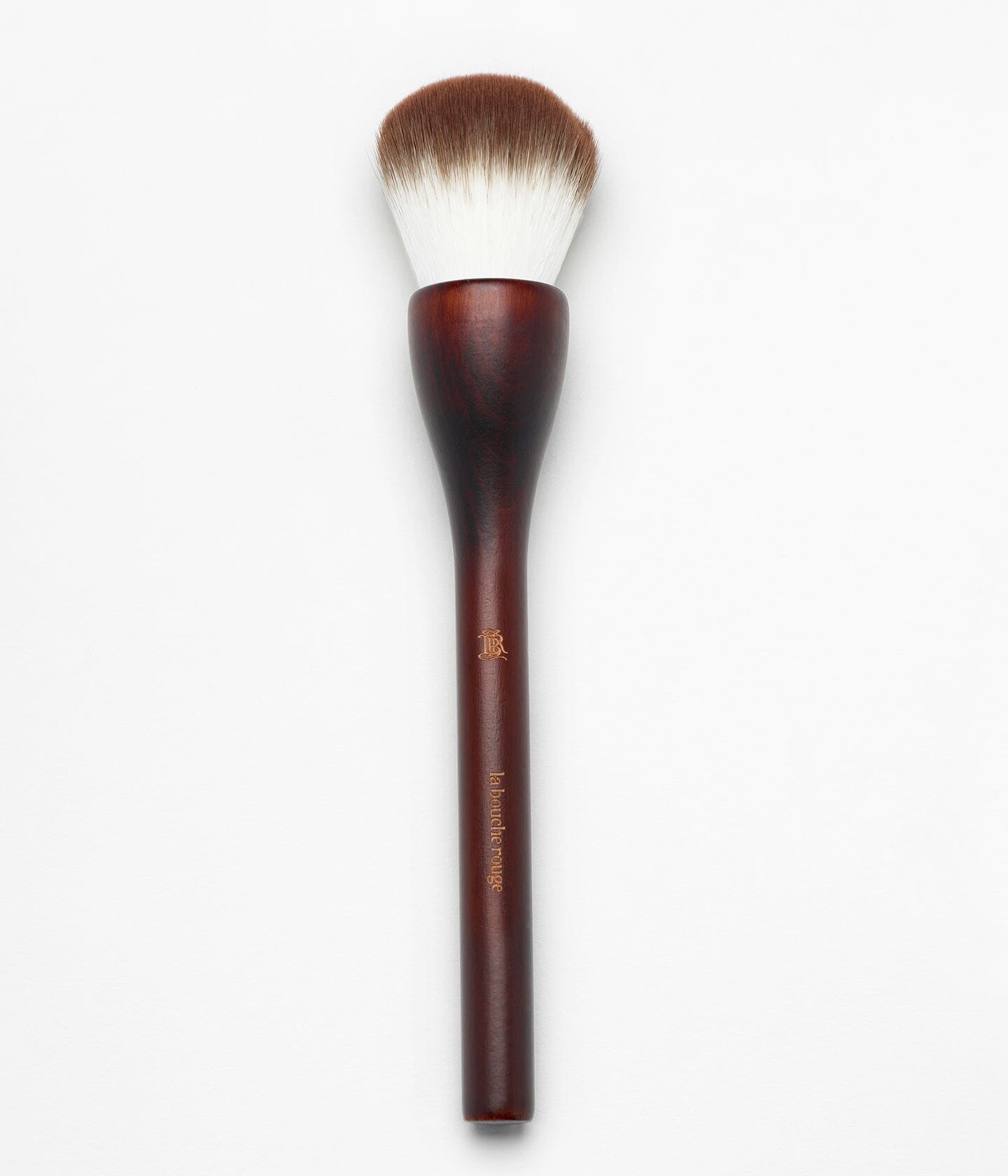 Pinceau à poudre La Bouche Rouge Paris pour le teint, avec poils doux et manche en bois, idéal pour appliquer la poudre.