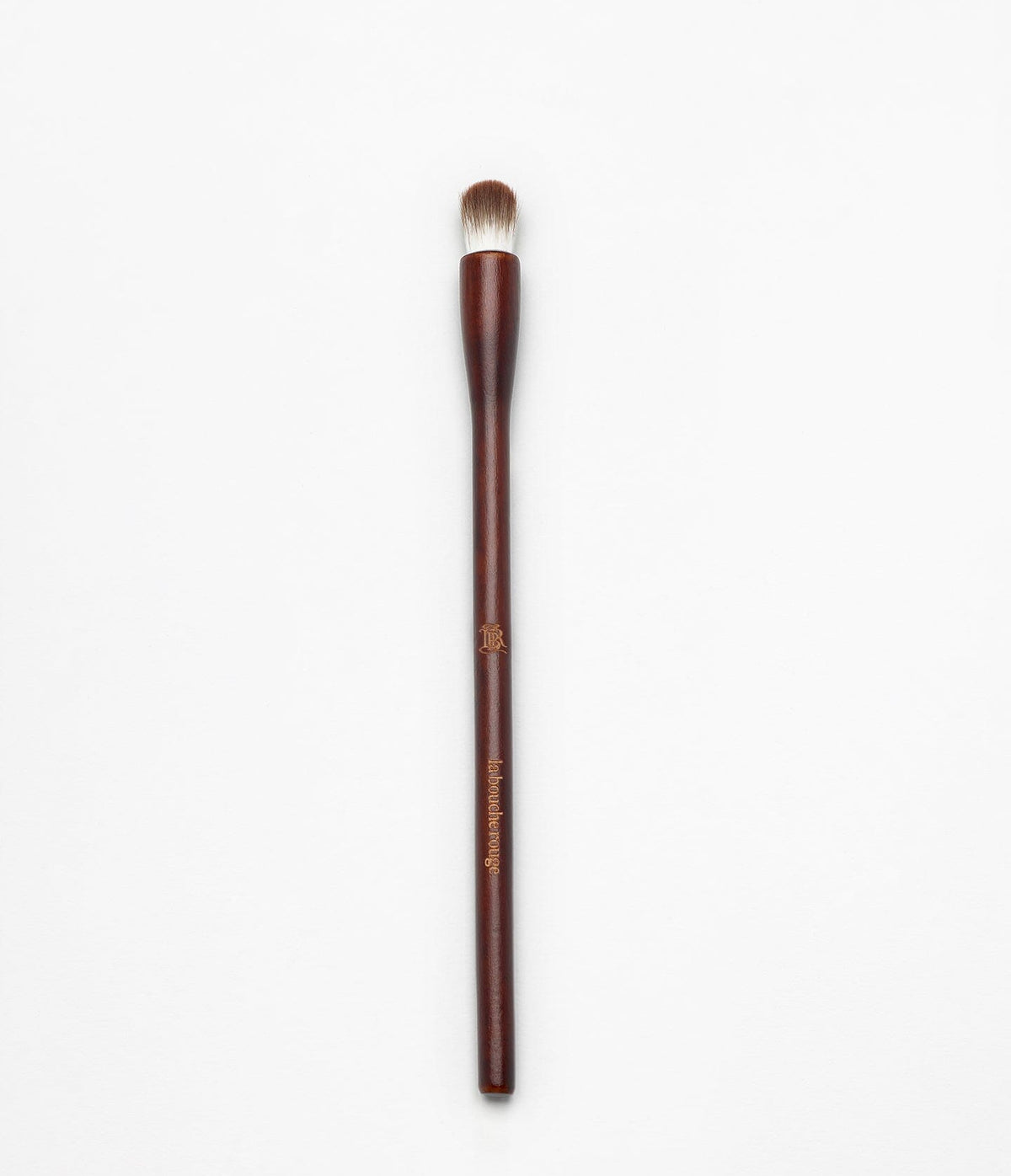 Pinceau à Ombres pour yeux de La Bouche Rouge Paris, pinceau de maquillage avec poils doux pour l’application précise des ombres.