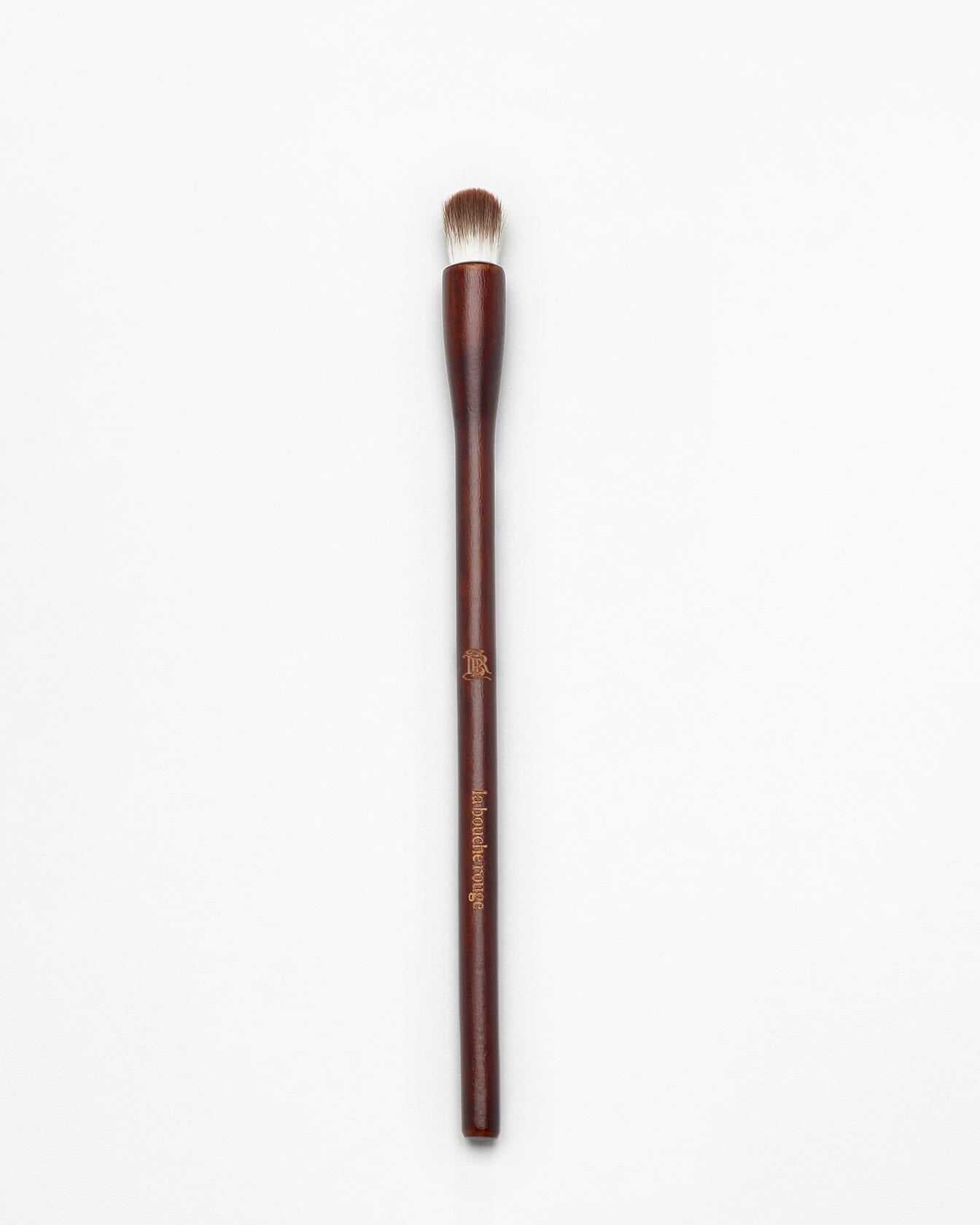 Pinceau à Ombres pour yeux de La Bouche Rouge Paris, pinceau de maquillage avec poils doux pour l’application précise des ombres.