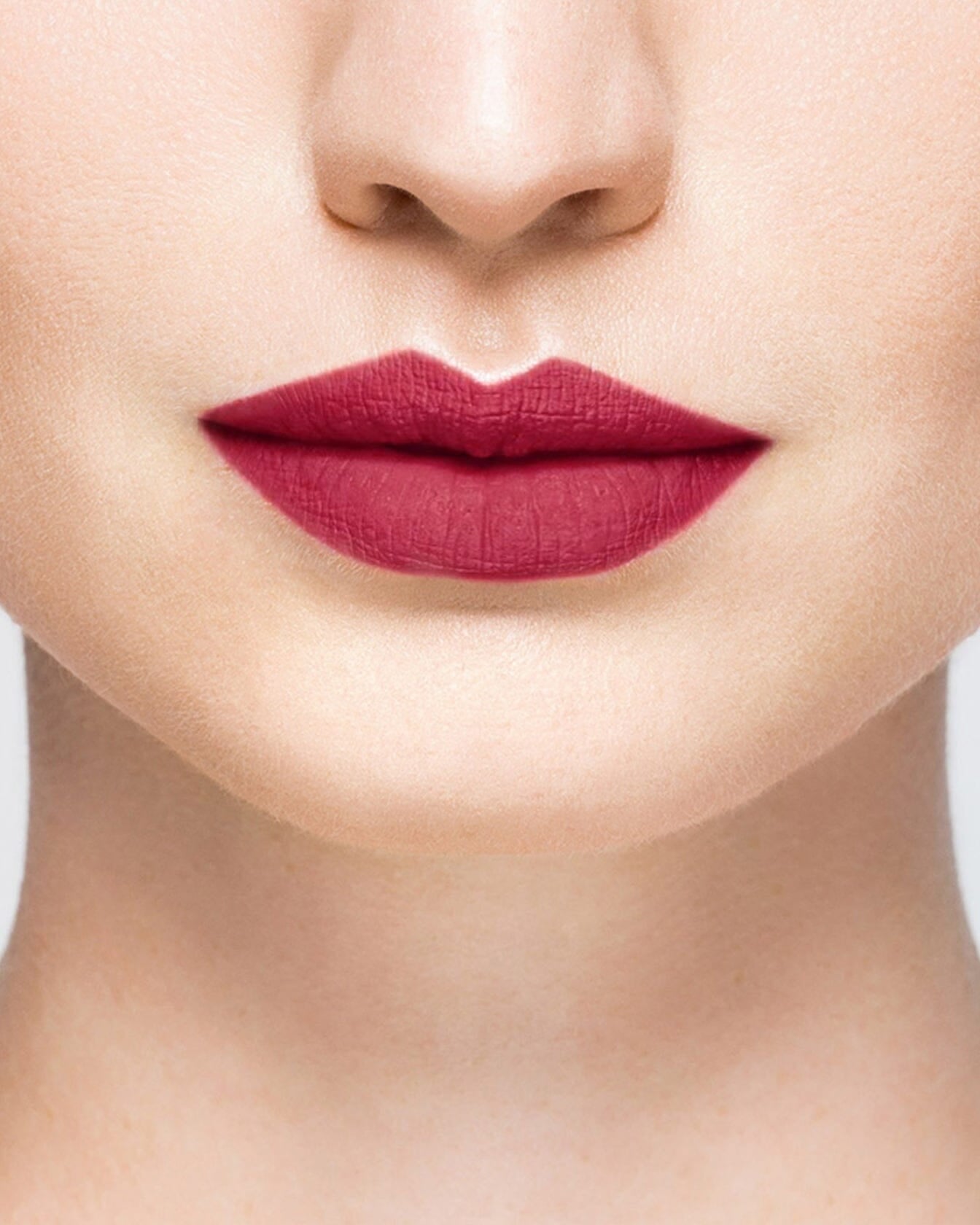 Rouge à lèvres La Bouche Rouge Paris couleur Burgundy21, fini crémeux et élégant, présenté dans son emballage sophistiqué.