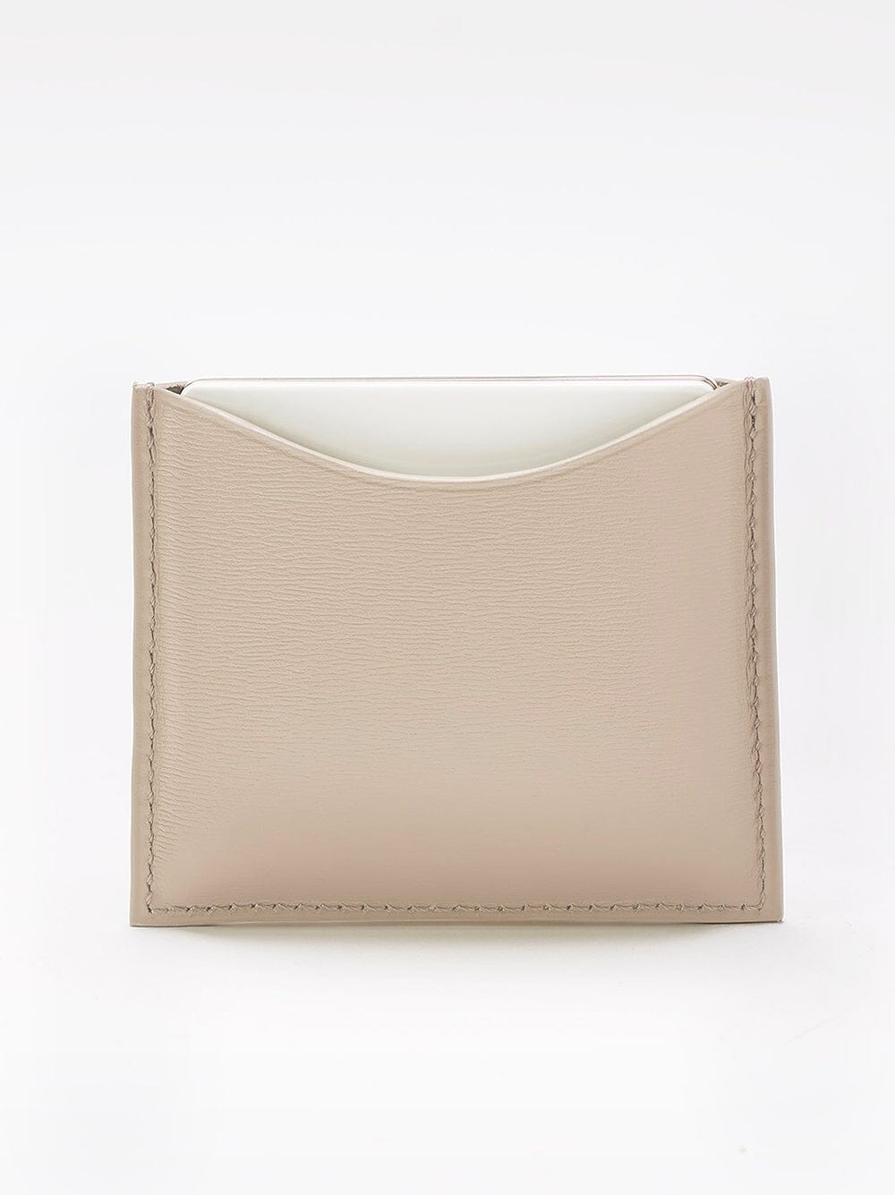Poudrier rechargeable en cuir La Bouche Rouge Paris, compact et élégant, posé sur une surface blanche.
