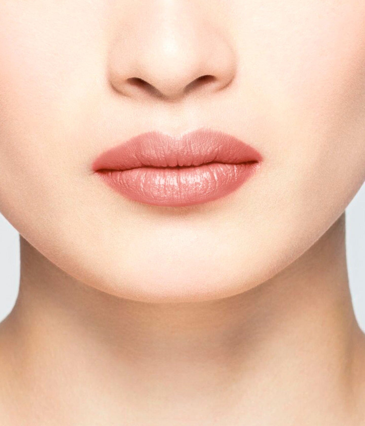 Baume à lèvres La Bouche Rouge Paris, soin des lèvres avec une texture douce et hydratante, en pot beige.