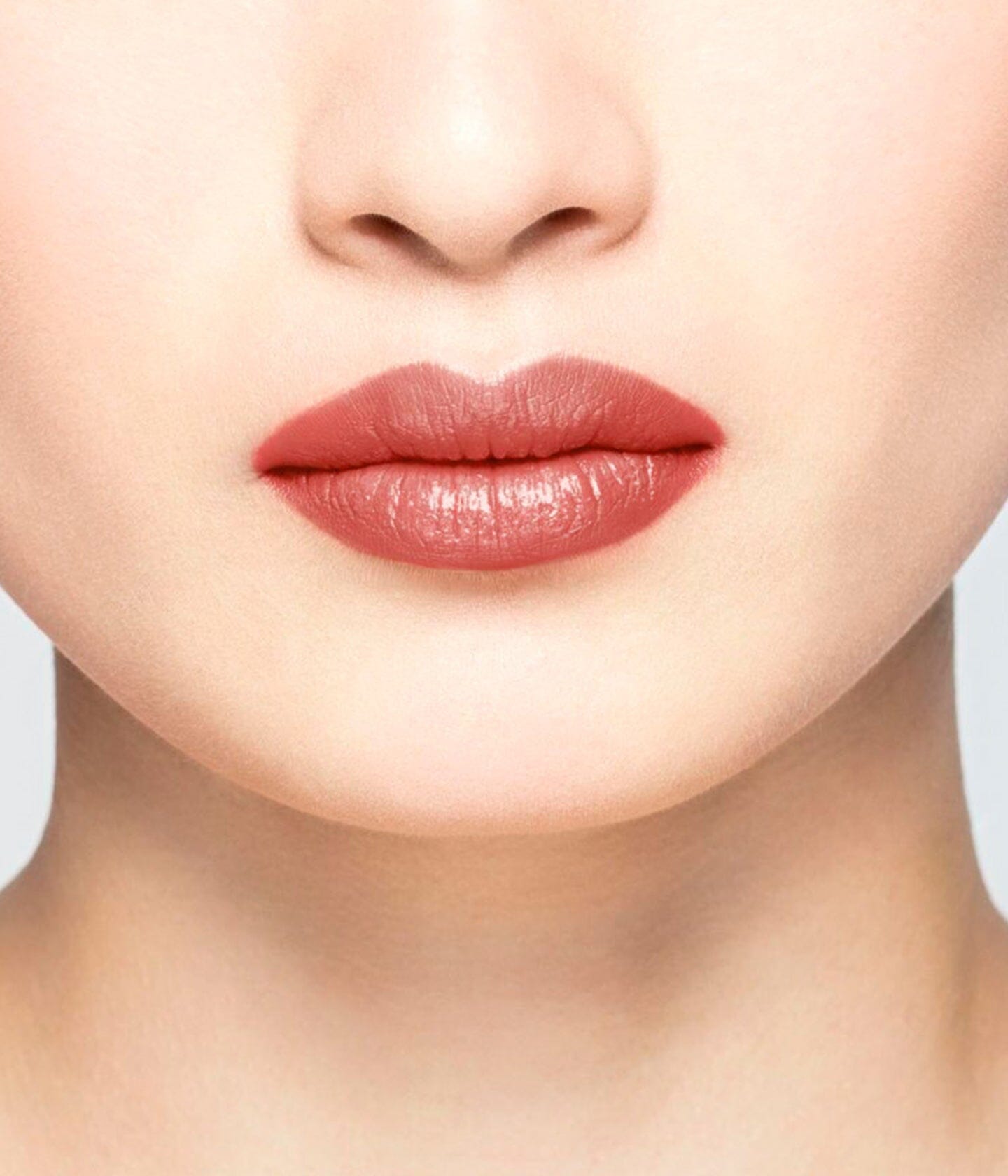 Baume à lèvres La Bouche Rouge Paris, soin hydratant avec finition rouge, applicateur visible, pour des lèvres douces et colorées.