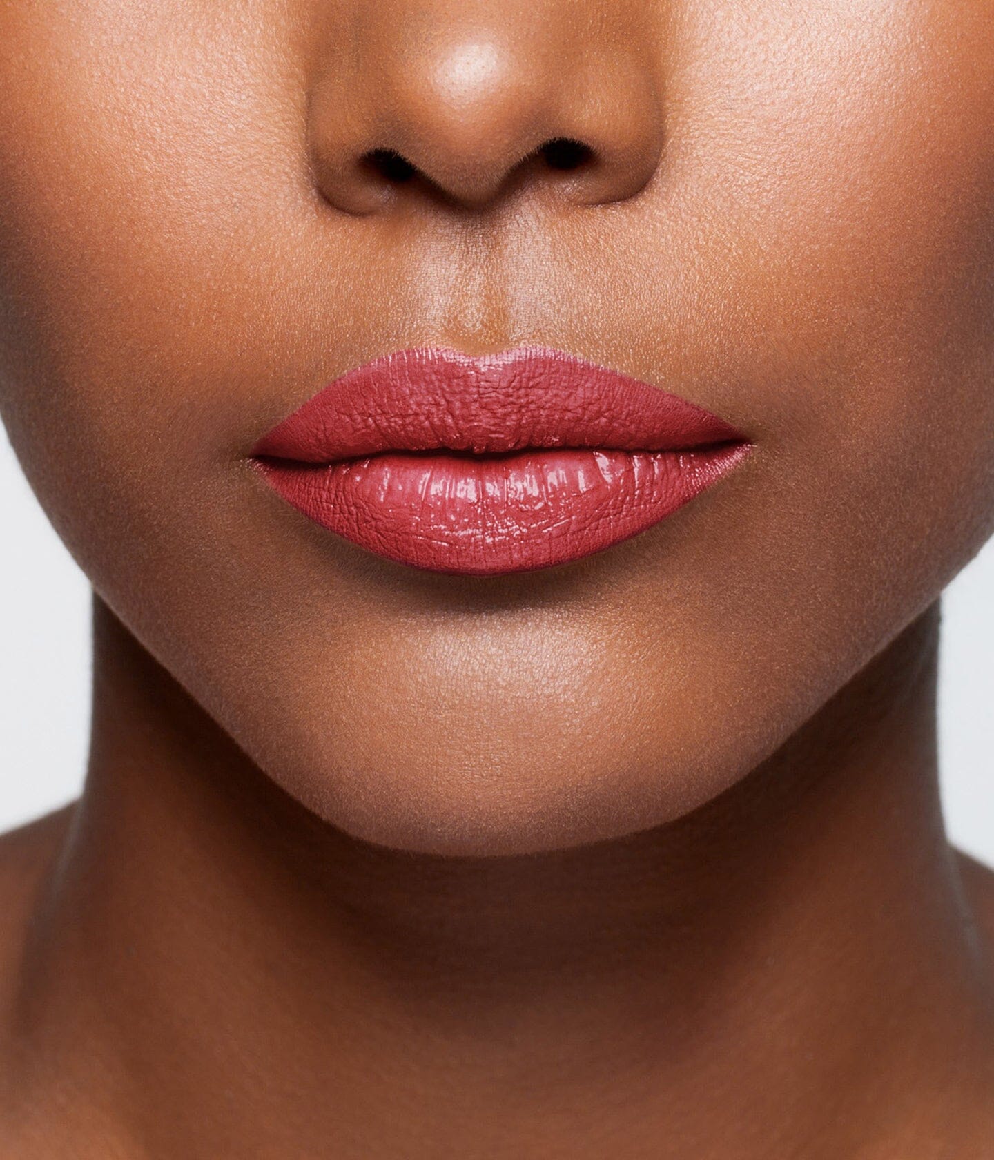 Rouge à lèvres La Bouche Rouge Paris, teinte Cindy, présenté dans un tube élégant avec finition matte.