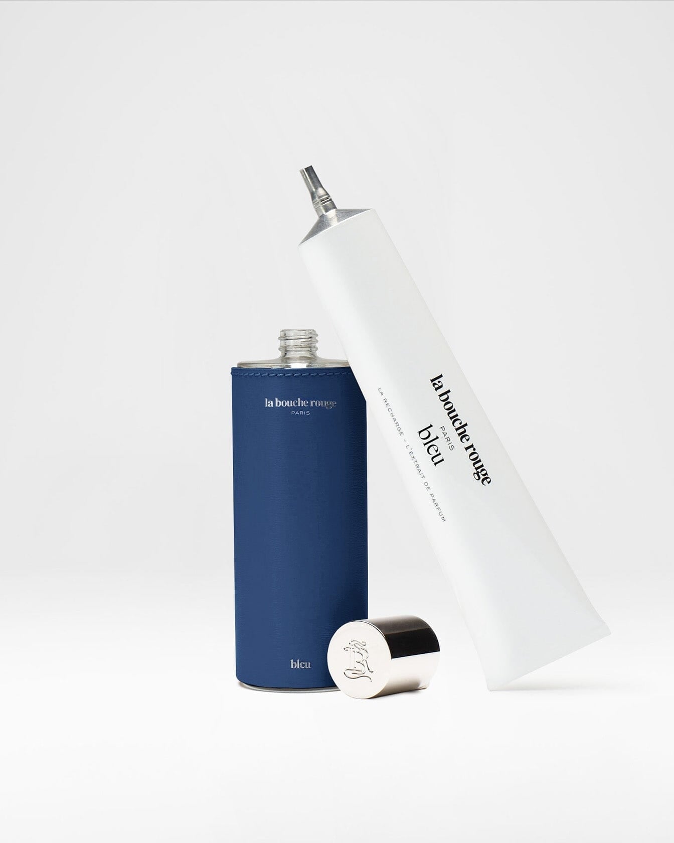 Recharge de parfum Bleu La Bouche Rouge Paris, flacon de 100 ml, contenant l'extrait de parfum en éclat élégant.