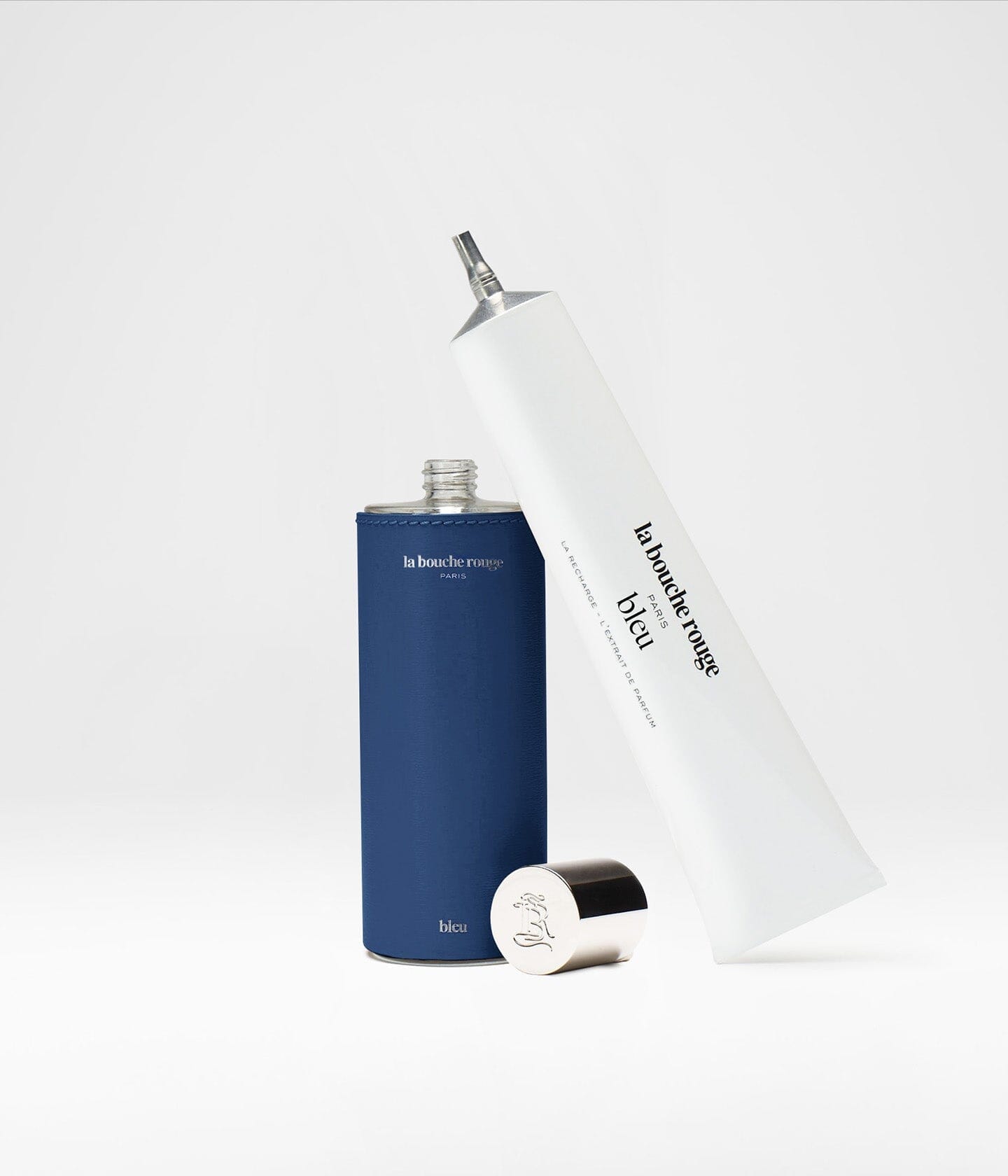 Recharge de parfum Bleu La Bouche Rouge Paris, flacon de 100 ml, contenant l'extrait de parfum en éclat élégant.