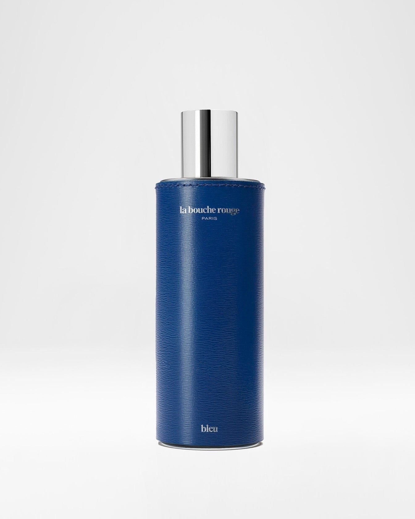 Extrait de parfum Bleu de La Bouche Rouge Paris en flacon de 100ml, avec design élégant et moderne.