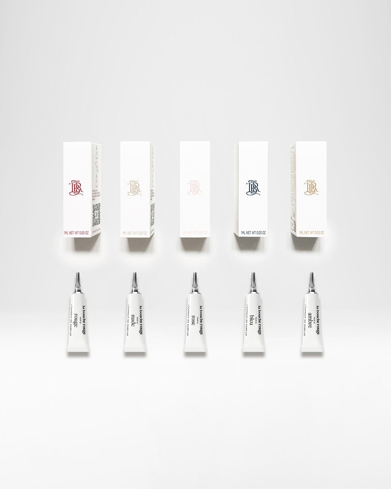 Coffret découverte de La Bouche Rouge Paris avec échantillons de produits cosmétiques naturels et élégants.