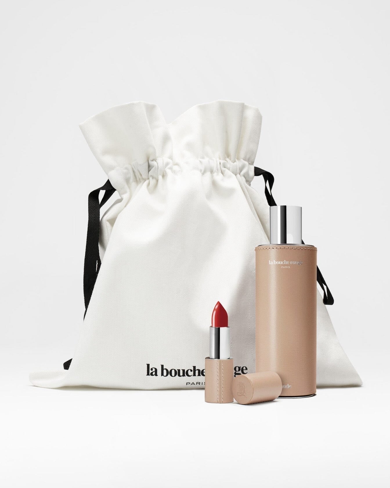 Coffret cadeau La Collection Nude de La Bouche Rouge Paris avec maquillage nude et élégants emballages raffinés.