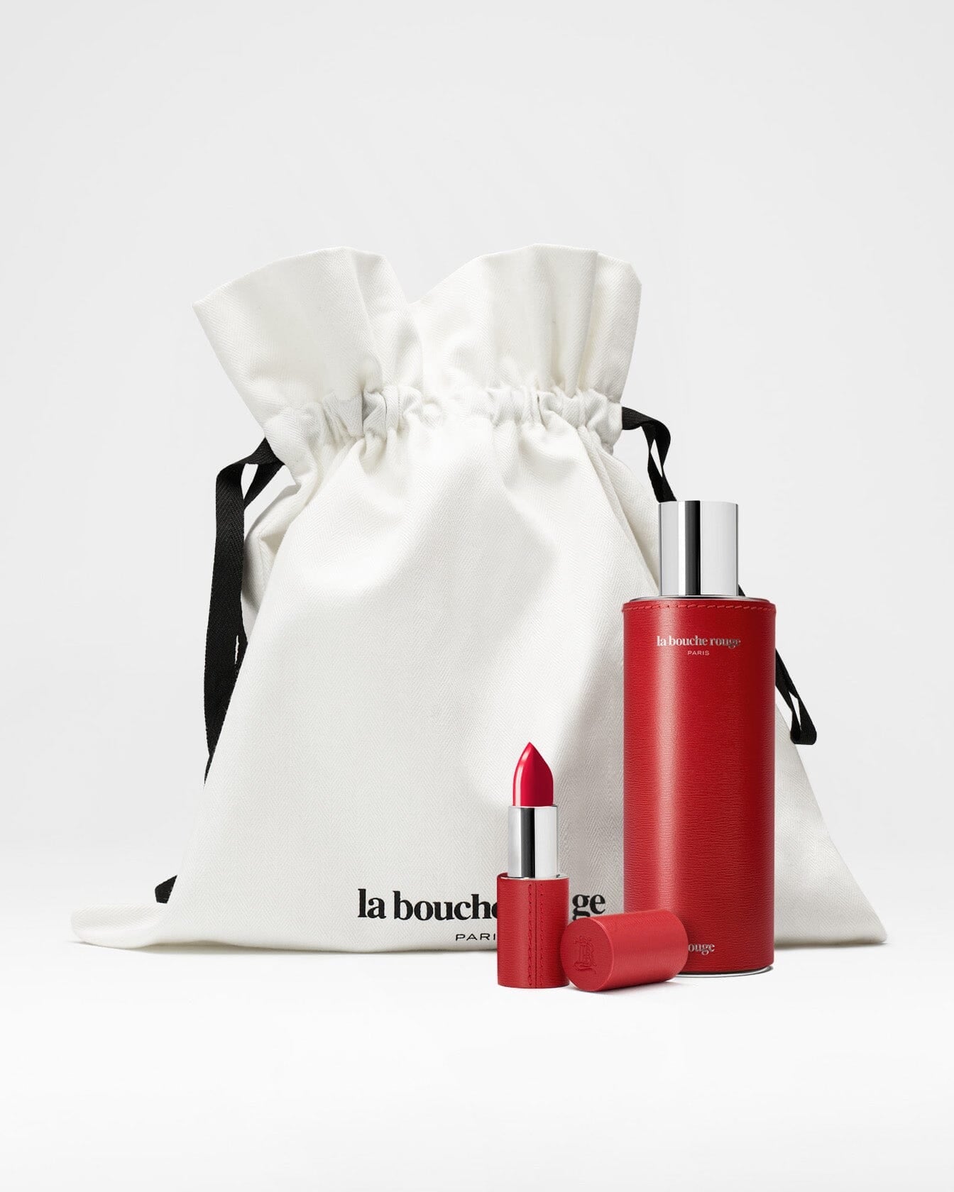 Coffret cadeau La Collection Rouge de La Bouche Rouge Paris avec emballage élégant et produits de maquillage rouges.