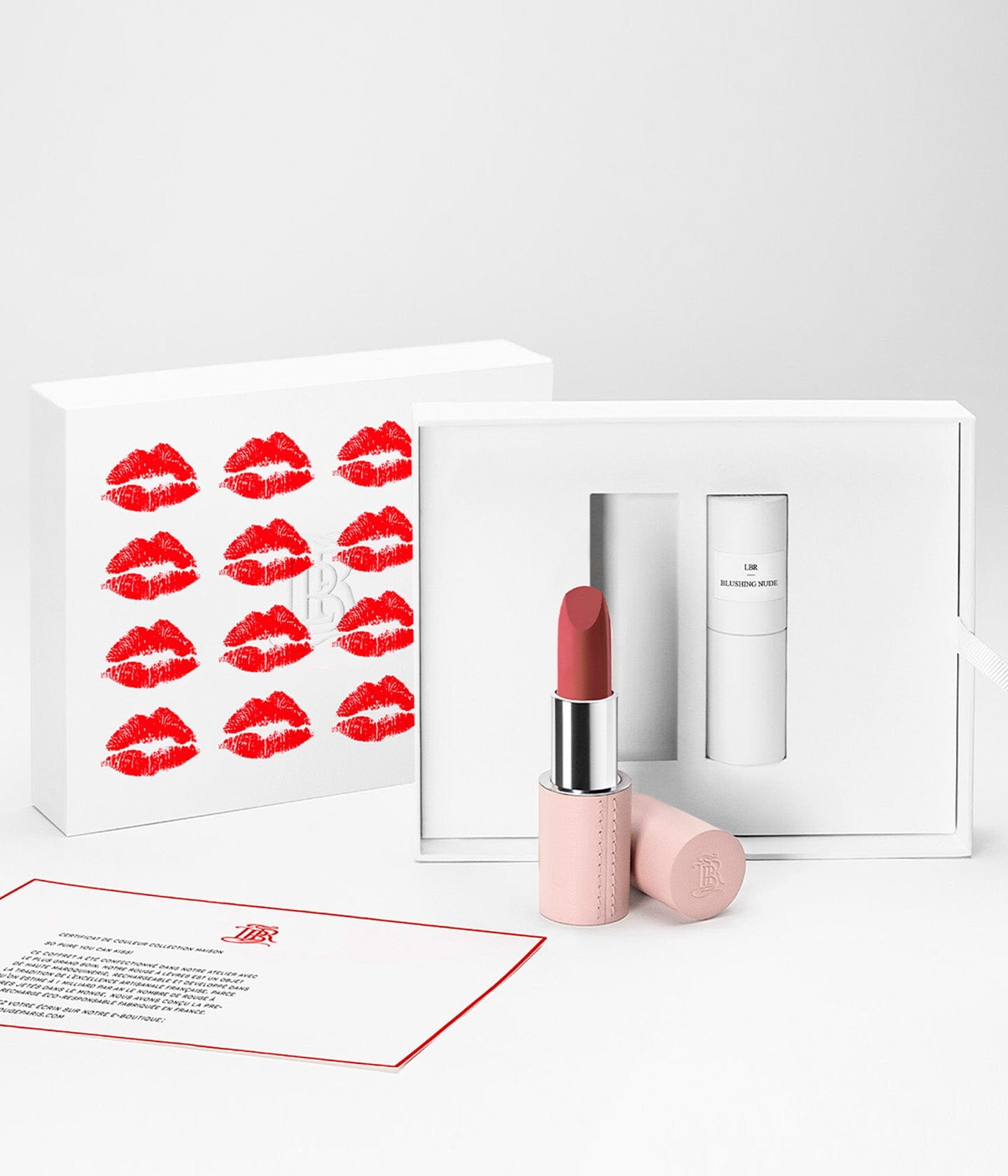 Coffret maquillage Blushing Nude de La Bouche Rouge Paris avec produits nude pour le teint et les lèvres.