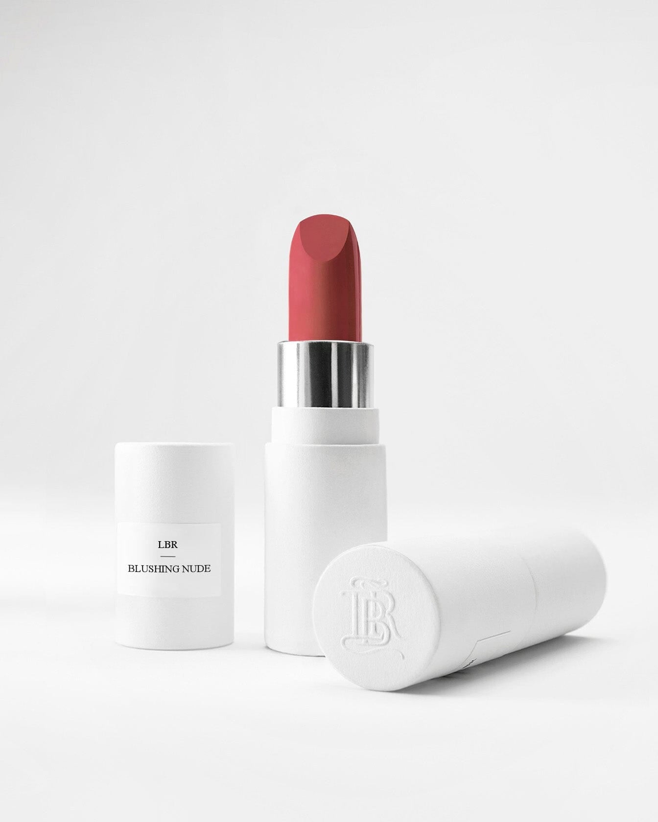 Coffret maquillage La Bouche Rouge Paris Blushing Nude avec poudre blush et applicateur, élégant et sophistiqué.