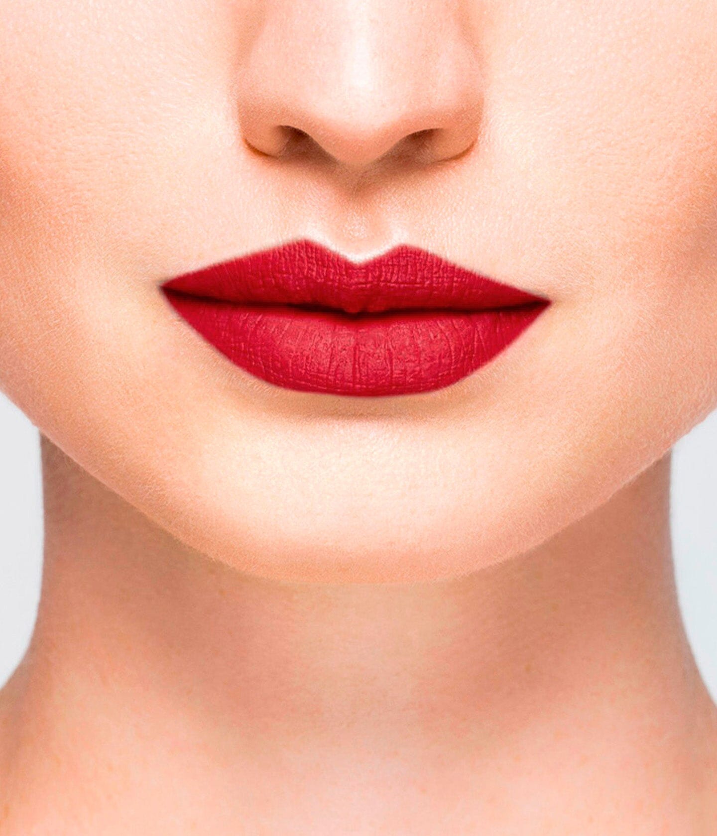 Coffret maquillage Red Romance de La Bouche Rouge Paris avec rouge à lèvres rouge et accessoires élégants.