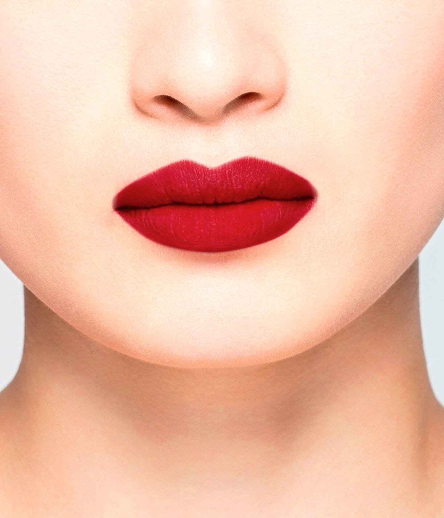 Coffret maquillage Red Romance de La Bouche Rouge Paris avec rouge à lèvres rouge et accessoires élégants.