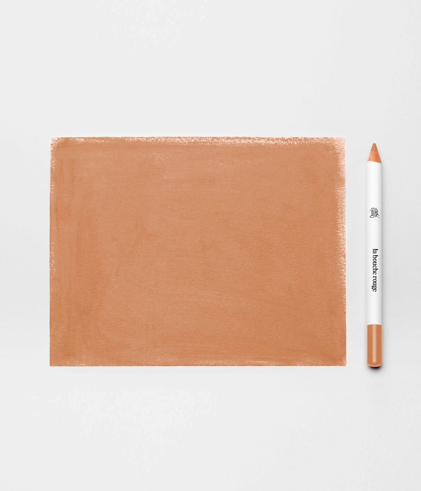 Crayon à sourcils blond de La Bouche Rouge Paris, crayon pour définir et styliser les sourcils.