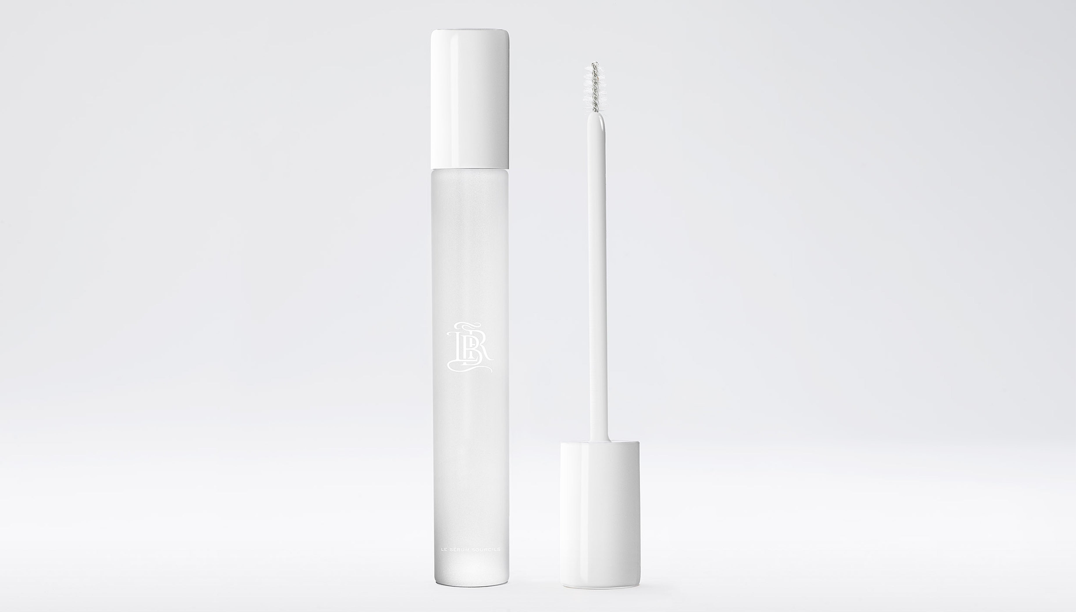 serum sourcils transparant dans son flacon en verre