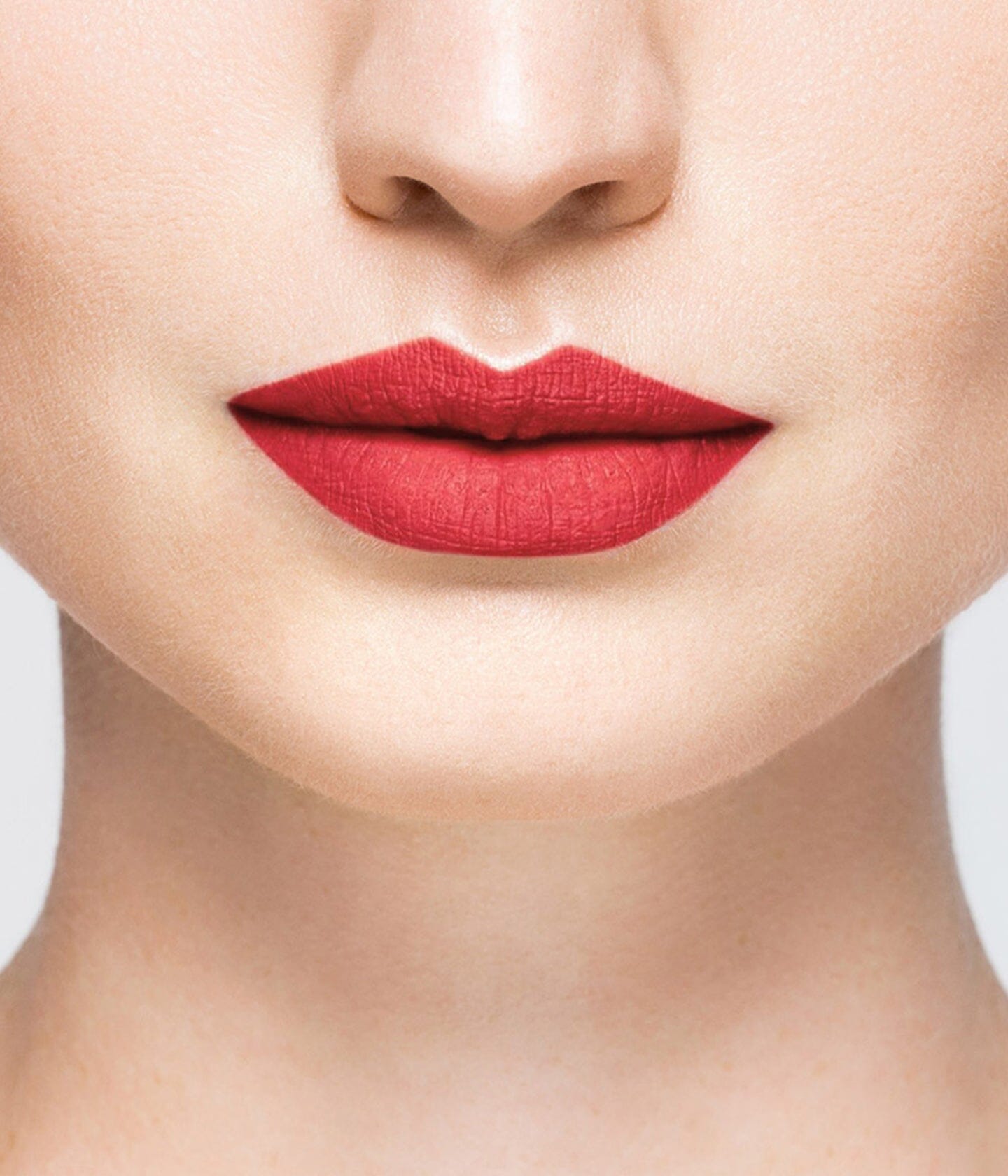 Rouge à lèvres La Bouche Rouge Paris couleur Folie21, fini brillant, dans un tube élégant avec capuchon noir.