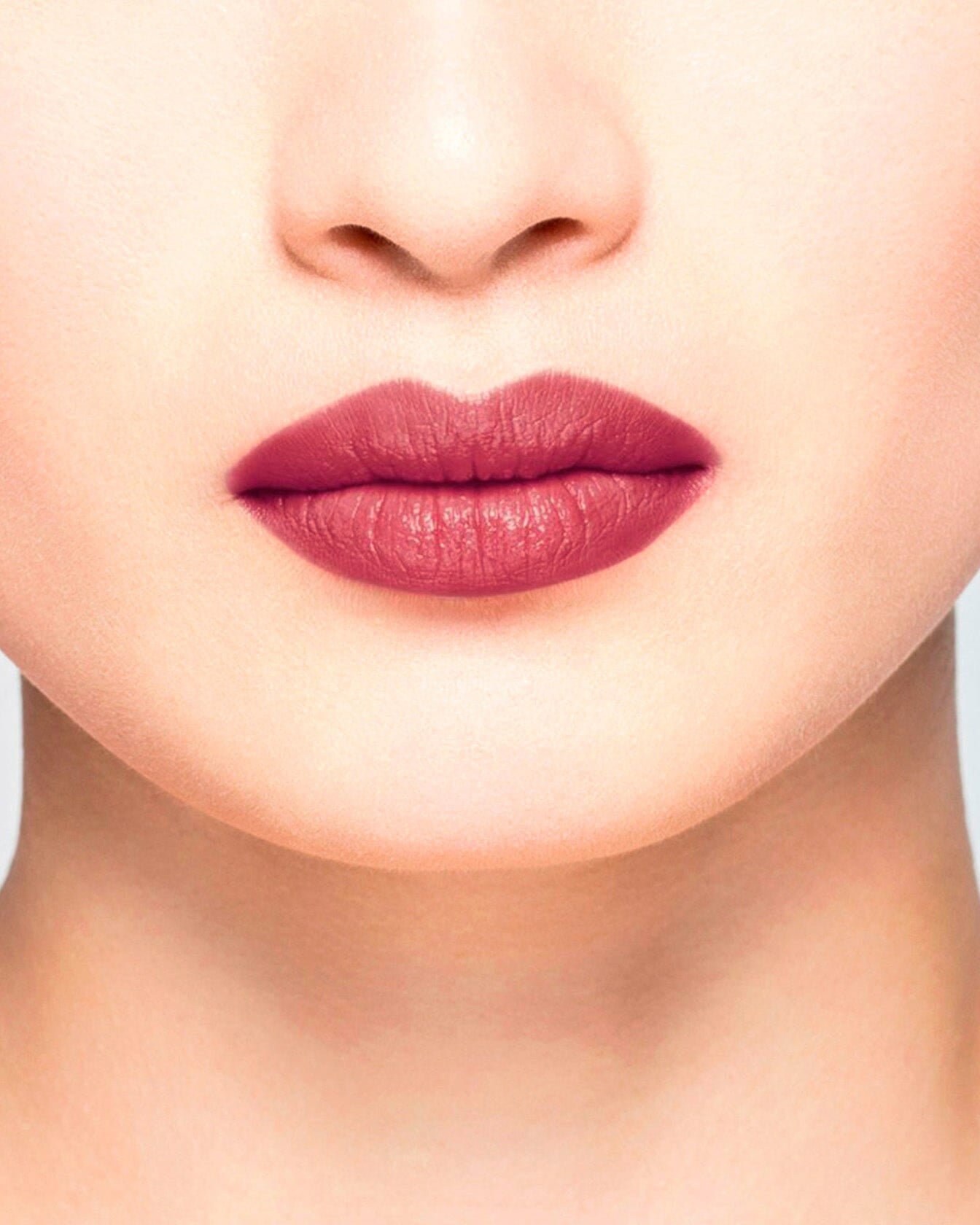 Baume à lèvres La Bouche Rouge Paris, soin des lèvres, texture douce et hydratante, présenté dans un emballage élégant.
