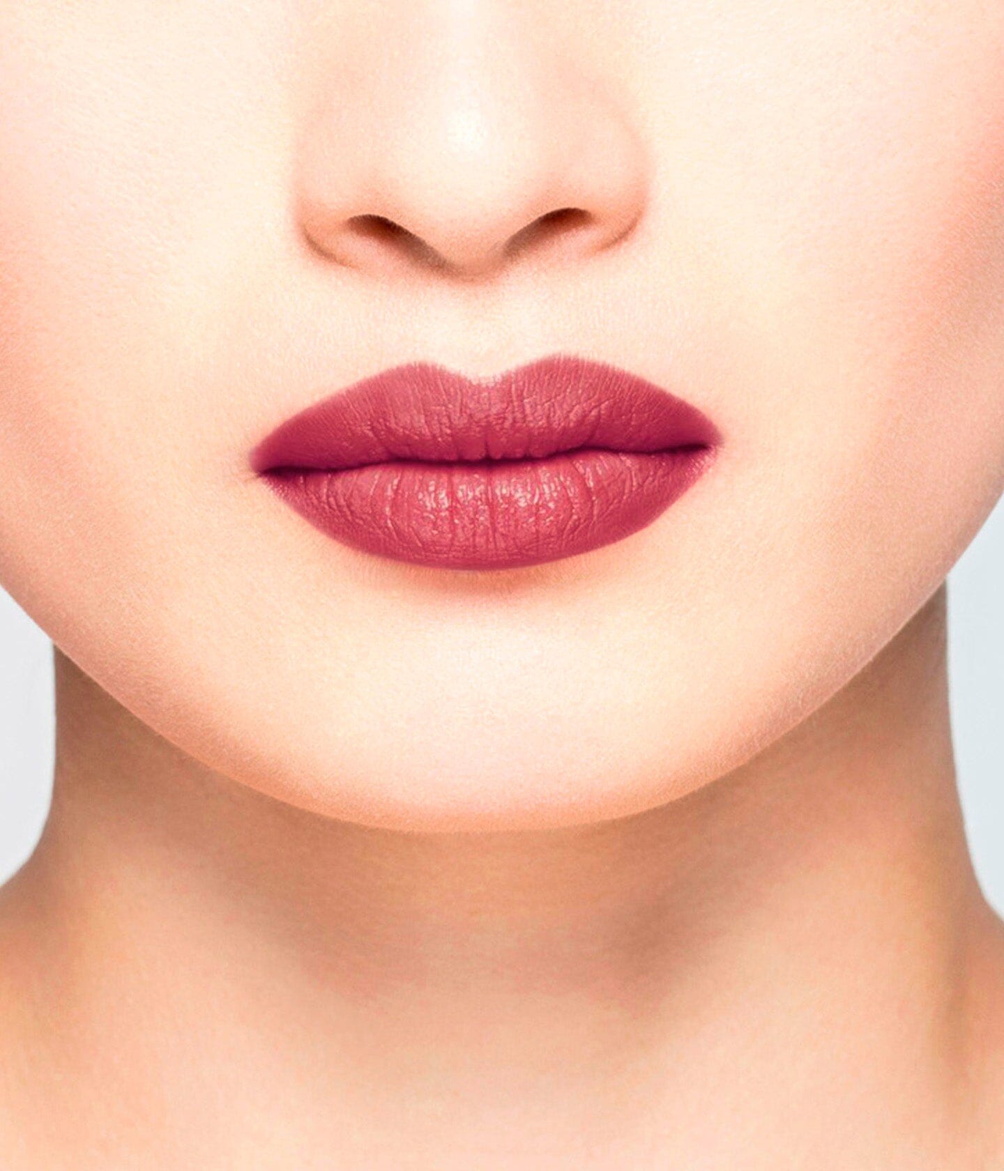 Baume à lèvres La Bouche Rouge Paris, soin des lèvres, texture douce et hydratante, présenté dans un emballage élégant.