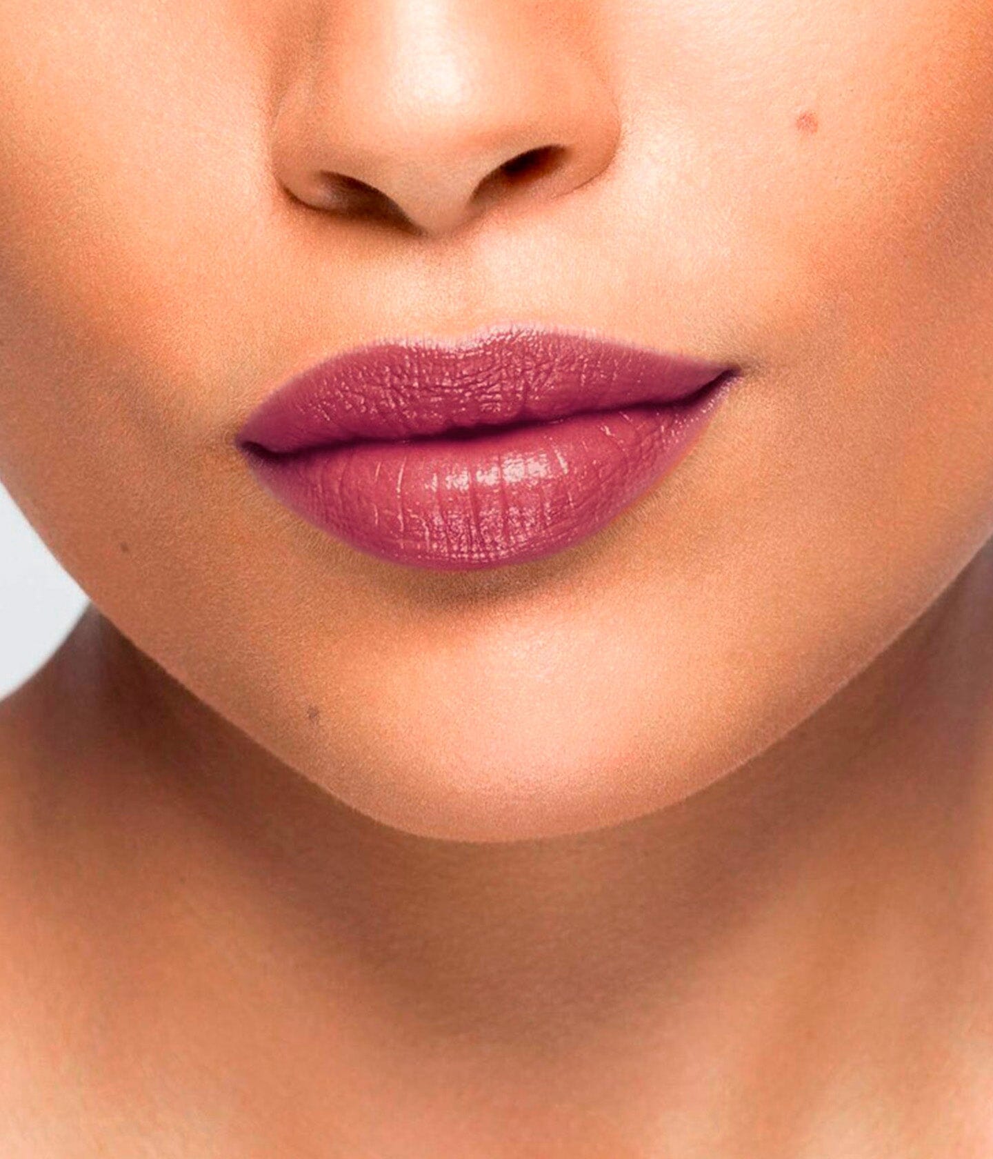 Baume à lèvres La Bouche Rouge Paris, soin des lèvres, texture onctueuse et hydratante, dans un emballage élégant.