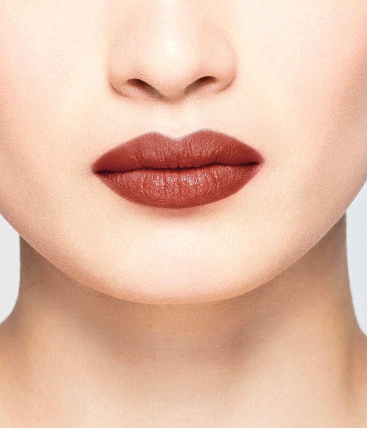 Baume à lèvres La Bouche Rouge Paris, soin des lèvres avec texture lisse et hydratante, présenté dans un stick élégant.