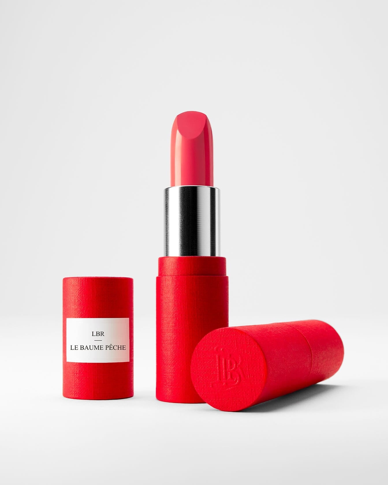 Baume à lèvres La Bouche Rouge Paris, soin des lèvres avec recharge à la pêche, texture douce et hydratante.