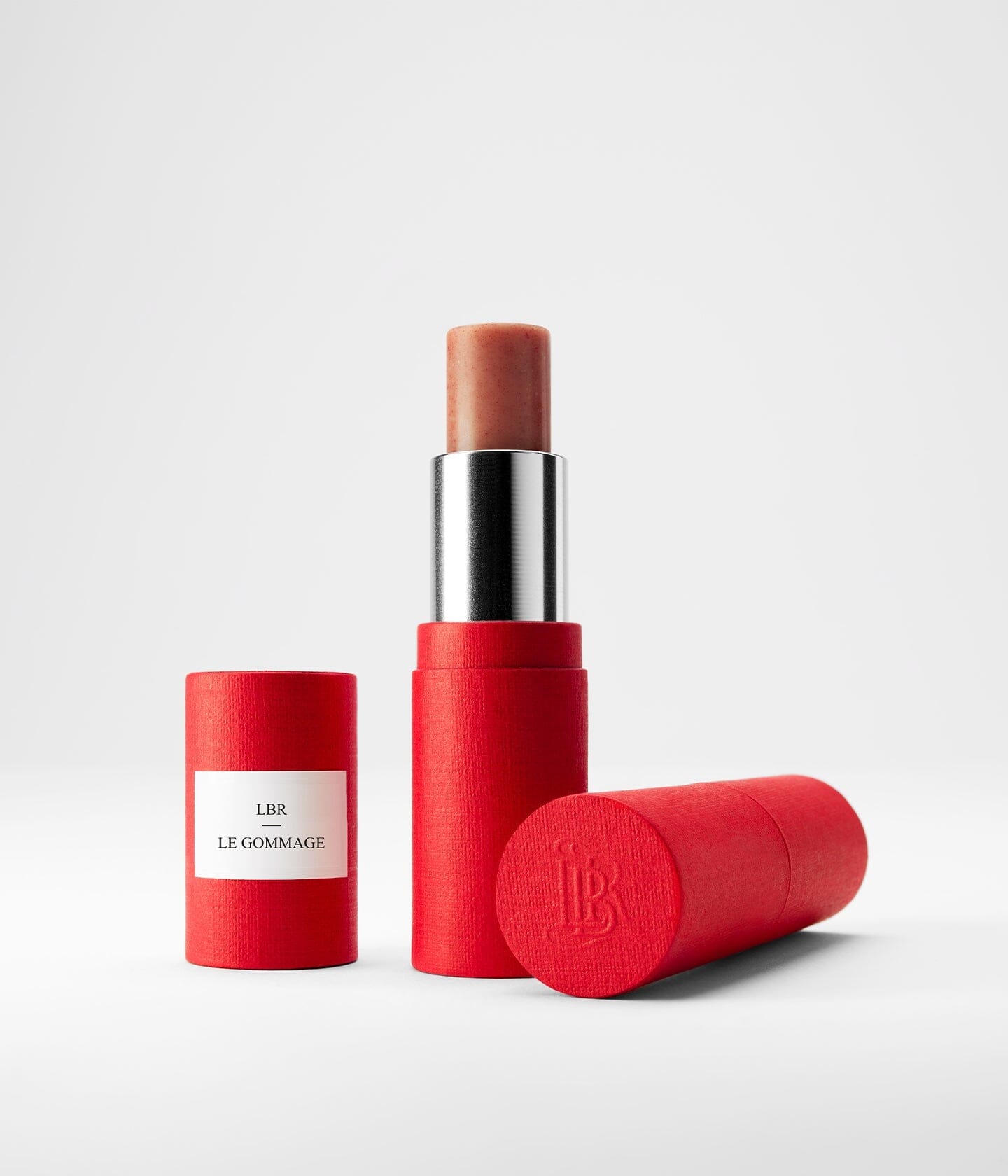 Gommage pour lèvres La Bouche Rouge Paris, soin naturel, contenant 97,4% d'ingrédients naturels, applicateur visible.