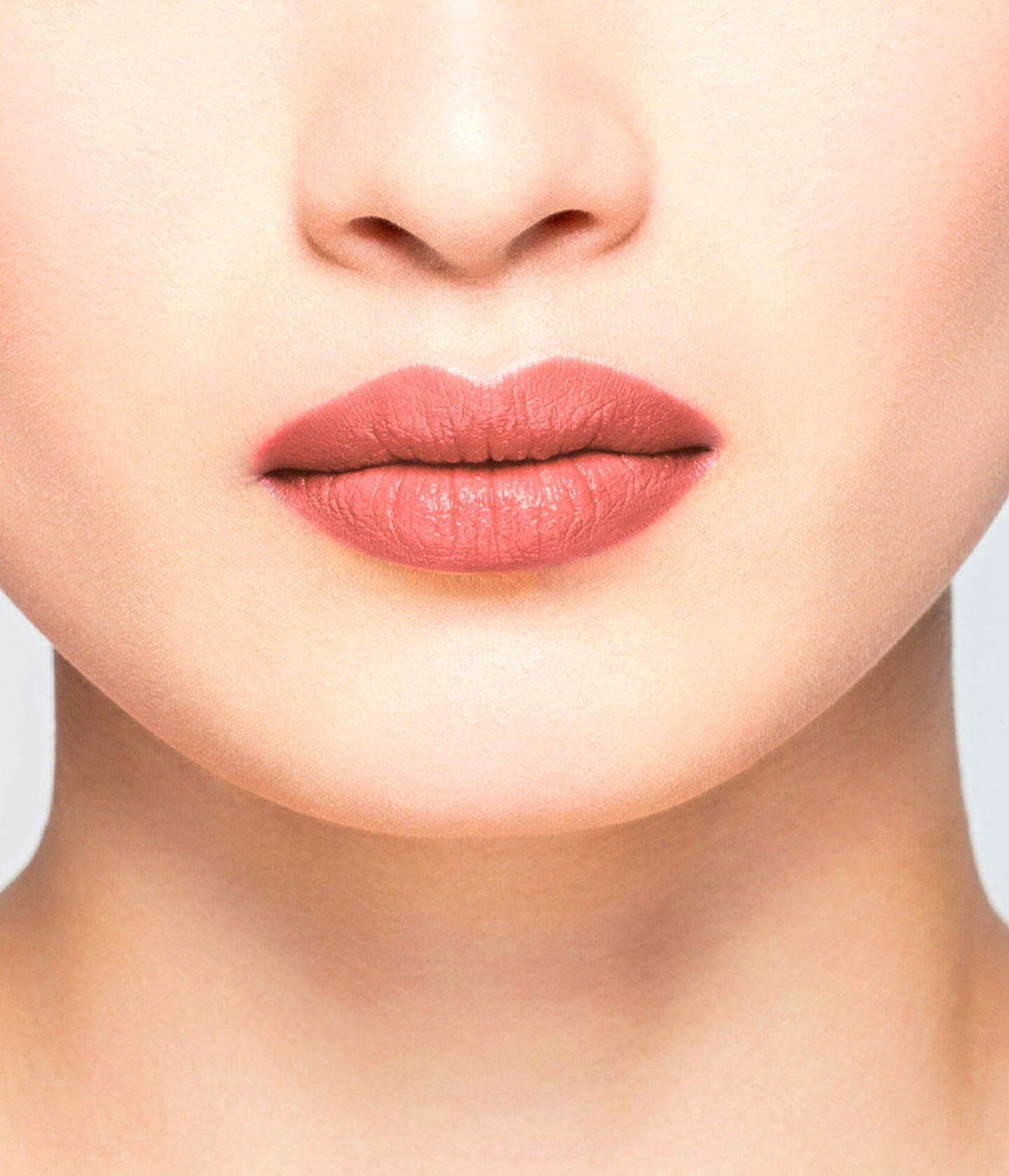 Rouge à lèvres La Bouche Rouge Paris LeNudeClaireRoselips2, finition nude avec texture crémeuse, présenté dans un tube élégant.