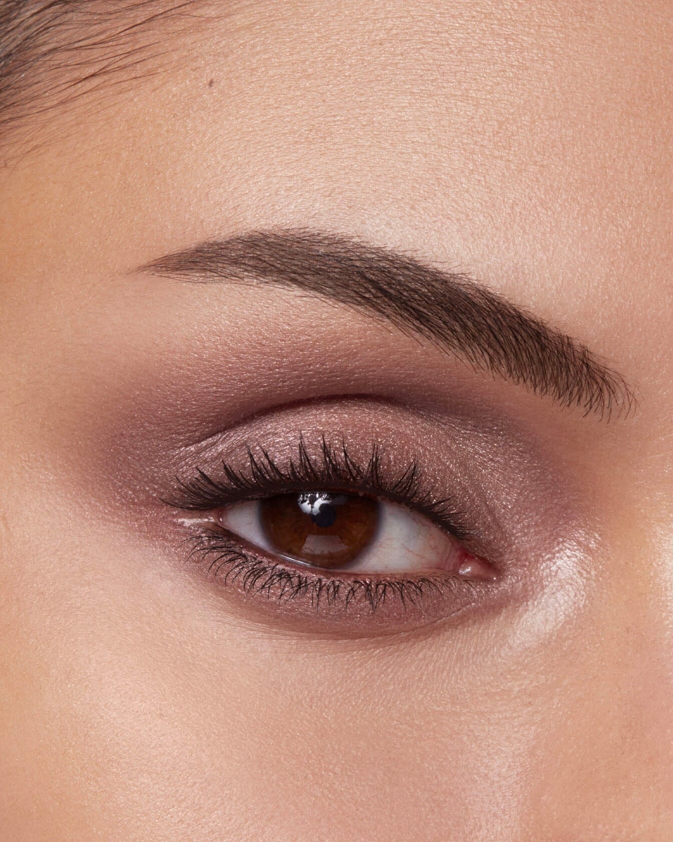 Ombres à paupières La Bouche Rouge Paris dans une palette avec trois teintes nude et brun, pour un maquillage naturel.