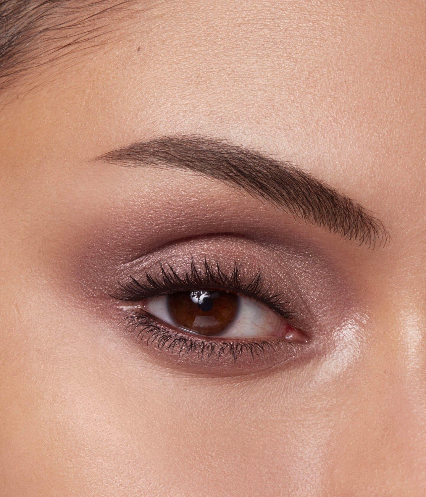 Ombres à paupières La Bouche Rouge Paris dans une palette avec trois teintes nude et brun, pour un maquillage naturel.