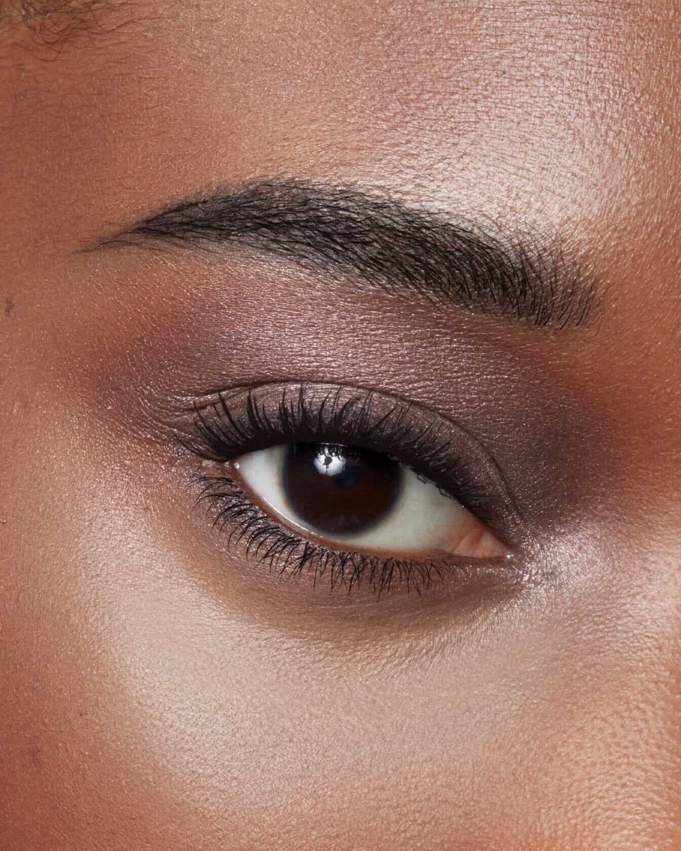 Palette d'ombres à paupières La Bouche Rouge Paris avec plusieurs teintes naturelles et élégantes.