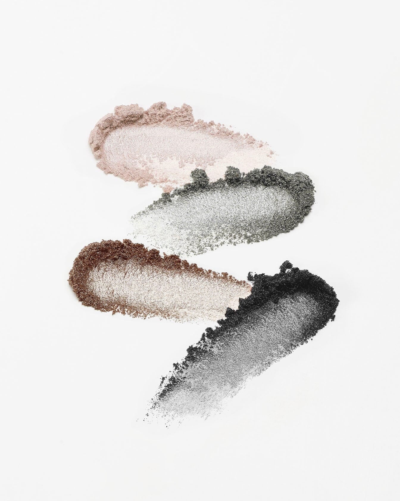 Palette d'ombres à paupières La Bouche Rouge Paris avec plusieurs teintes naturelles et brillantes, visible en image.