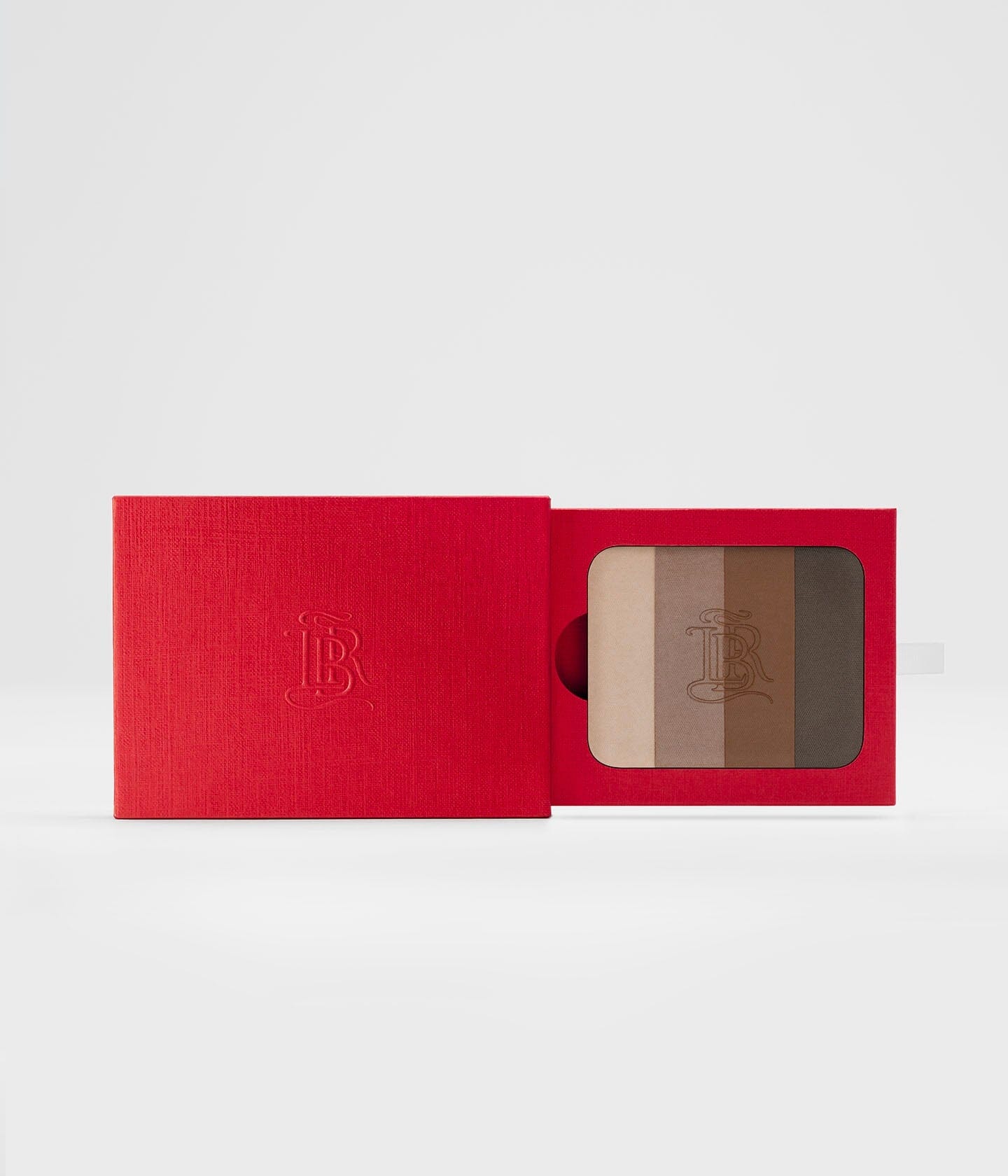 Ombre à paupières La Bouche Rouge Paris avec plusieurs teintes, application en poudre pour un maquillage sophistiqué.