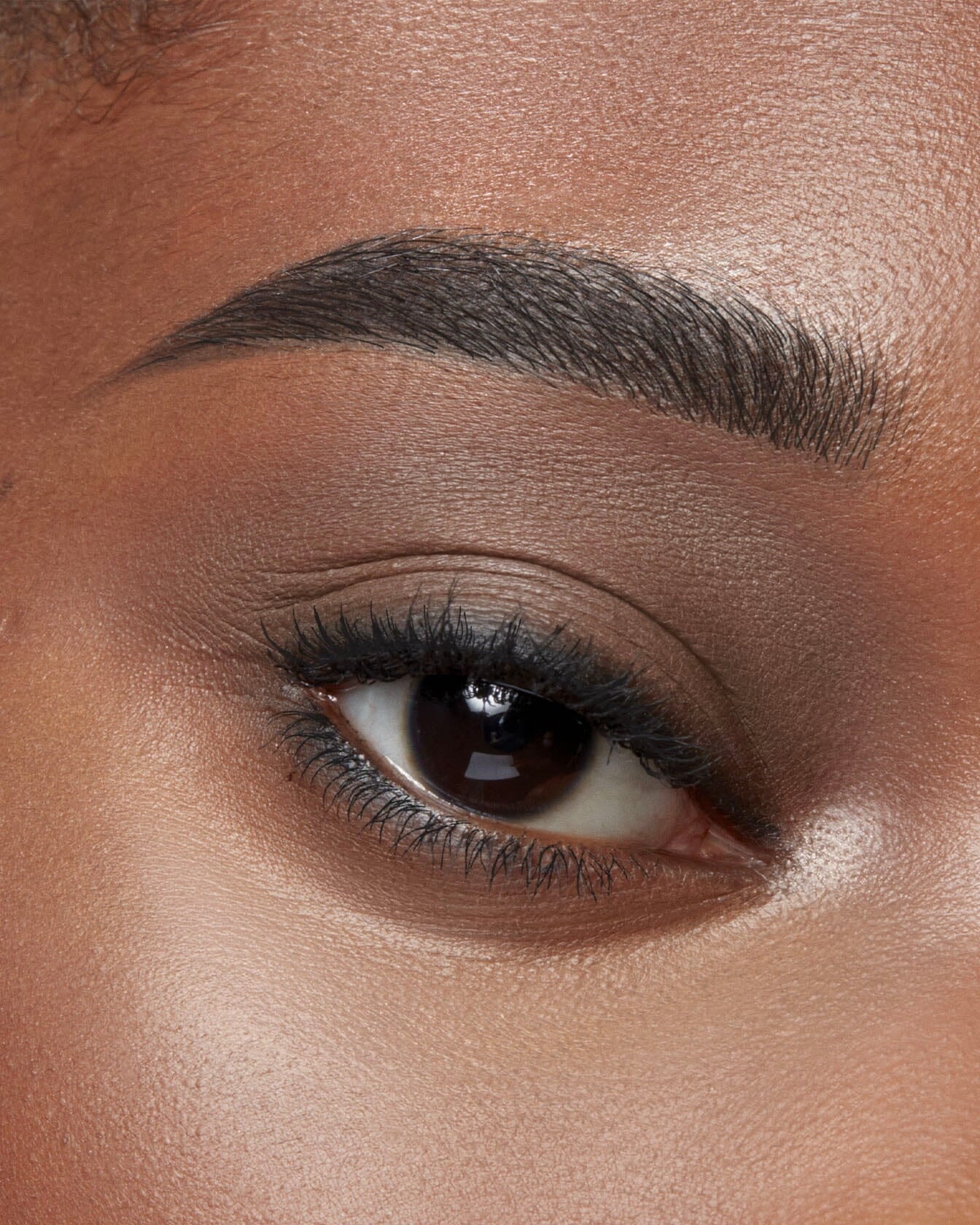 Ombres à paupières La Bouche Rouge Paris, palette avec plusieurs teintes naturelles et mates pour un regard sophistiqué.