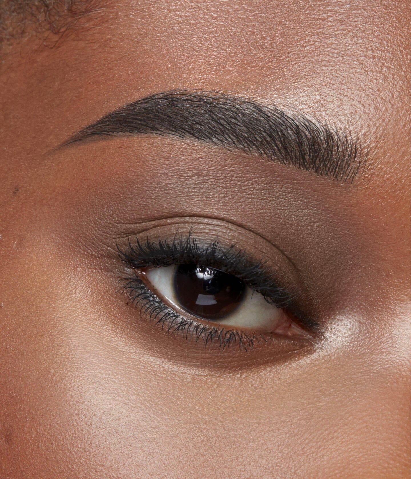 Ombres à paupières La Bouche Rouge Paris, palette avec plusieurs teintes naturelles et mates pour un regard sophistiqué.