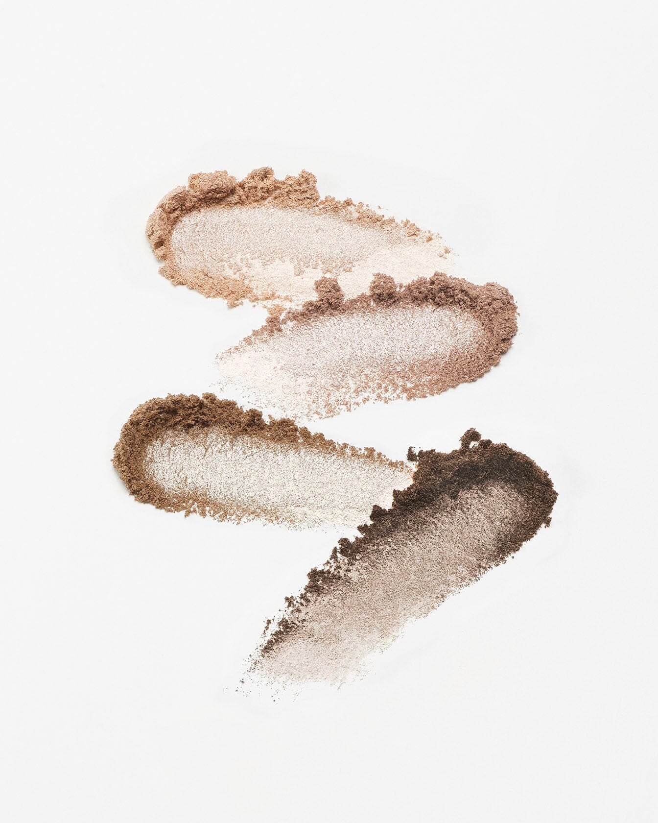Ombres à paupières La Bouche Rouge Paris avec différentes teintes naturelles et métalliques, dans un coffret élégant.