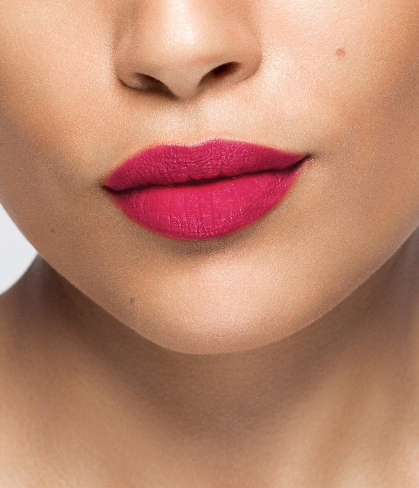 Rouge à lèvres La Bouche Rouge Paris couleur princess, tube élégant avec fini brillant, vue de face.
