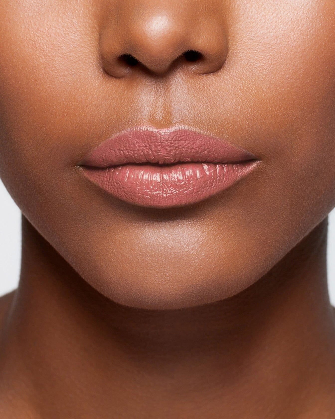 Rouge à lèvres nude marron La Bouche Rouge Paris, tube ouvert montrant la couleur douce et naturelle.