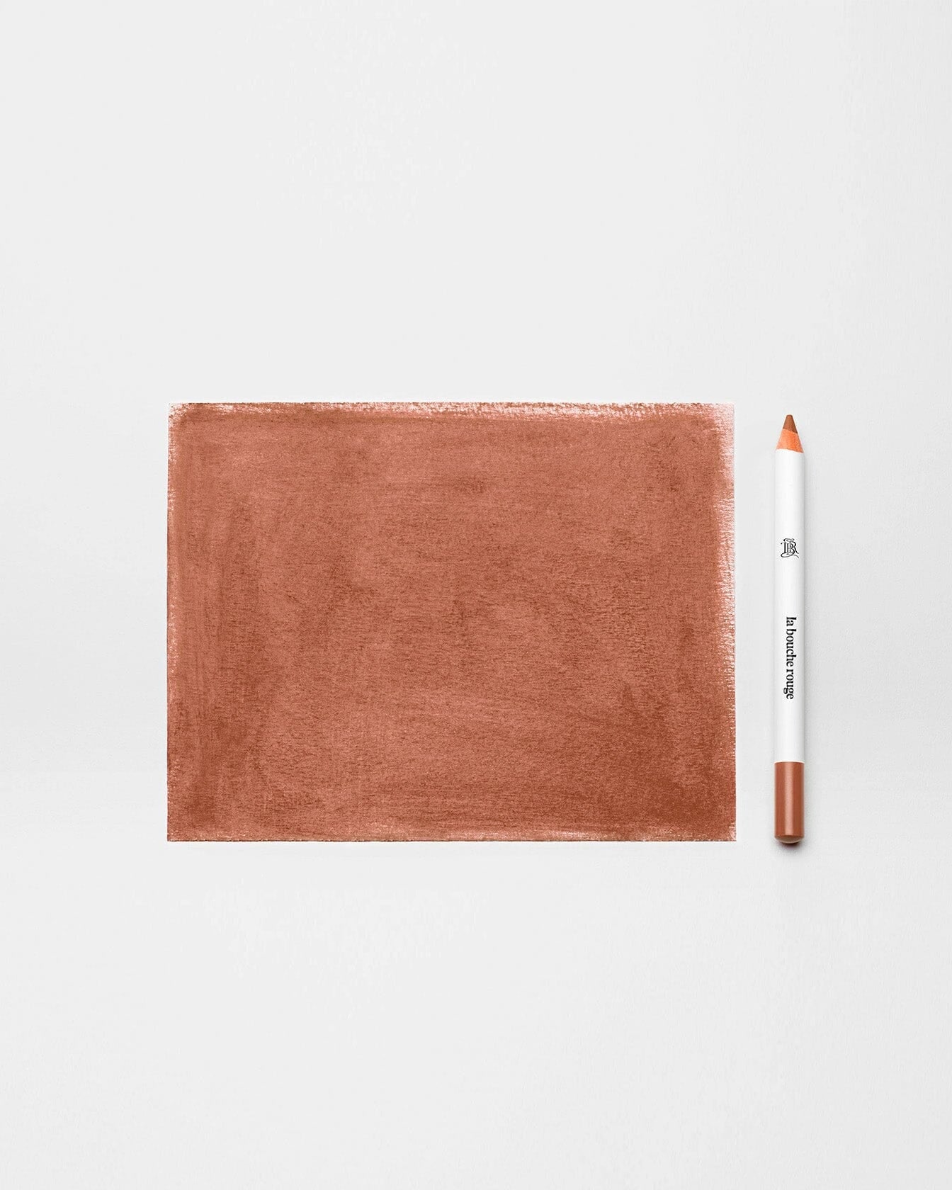 Crayon à lèvres nude de La Bouche Rouge Paris, crayon lèvres pour une application précise et élégante.